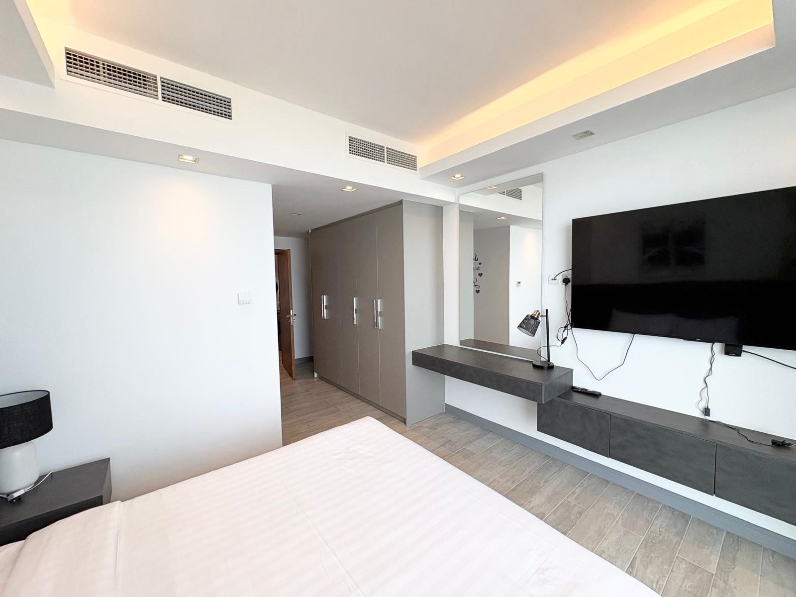 3 Bedroom Apartment with Water Views