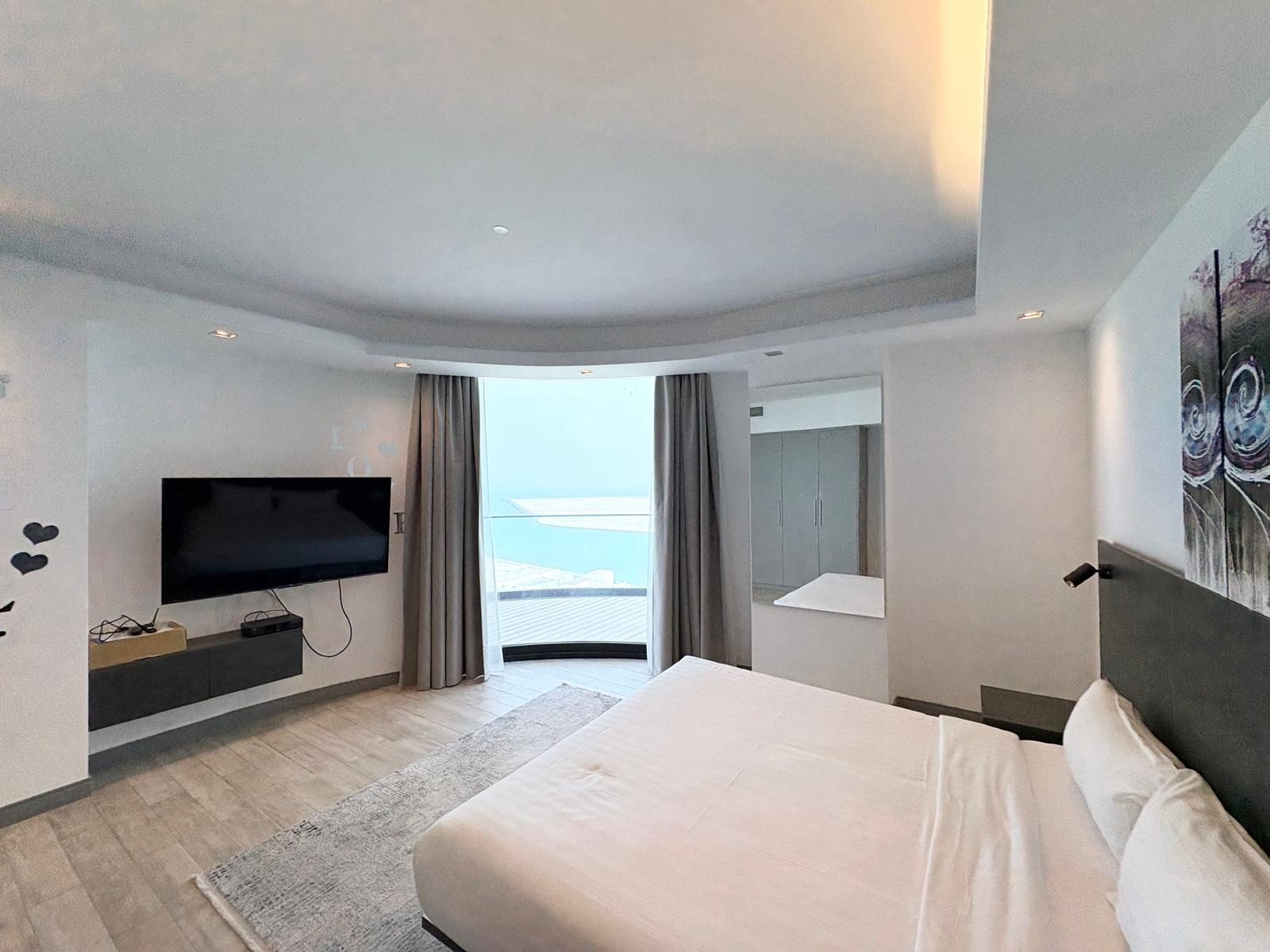 3 Bedroom Apartment with Water Views