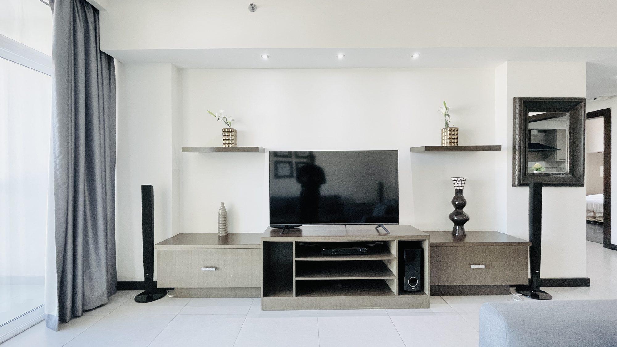 Two-Bedroom Apartment with Pool and Gym