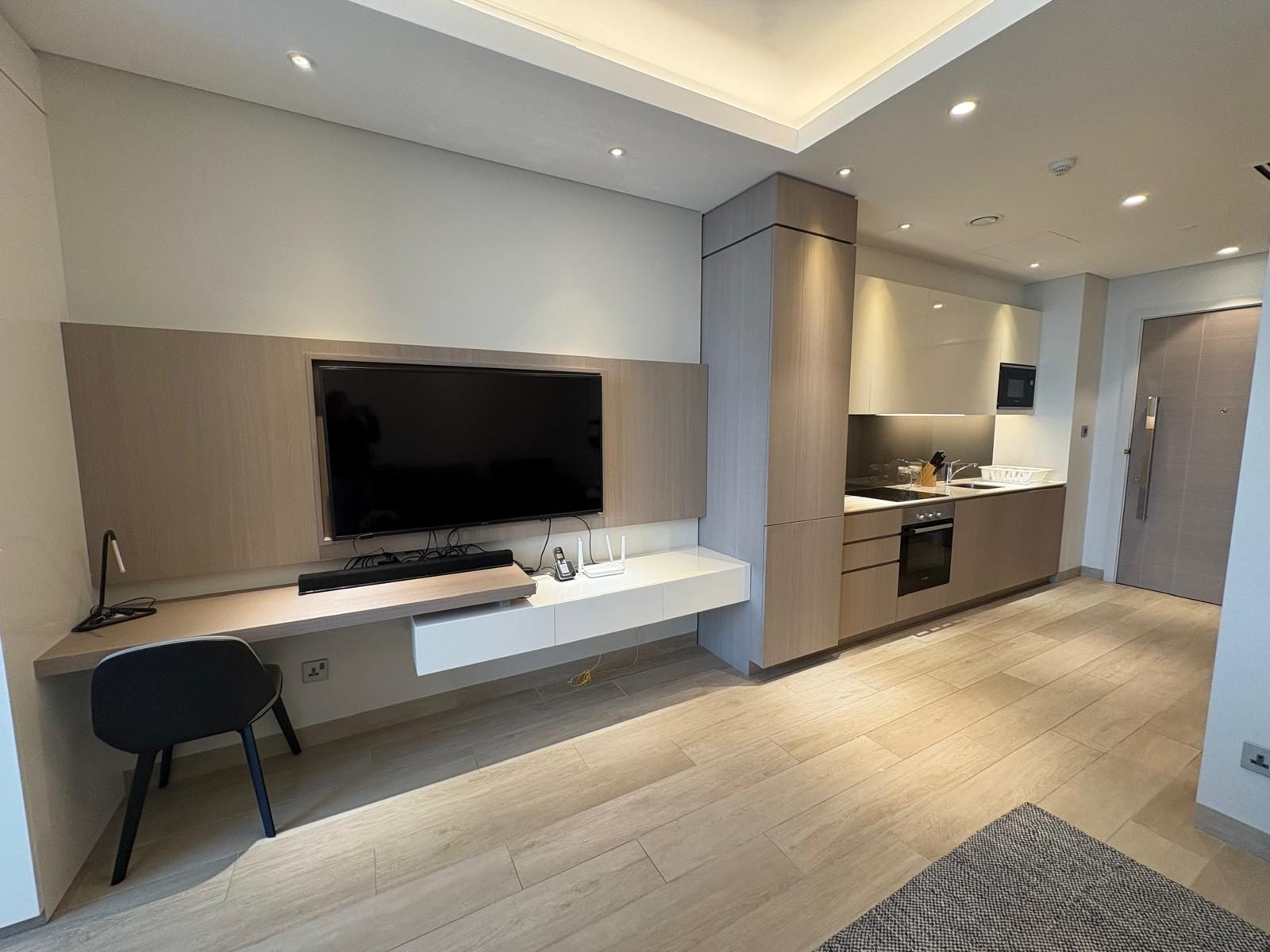 One Bedroom Apartment with Balcony and Study
