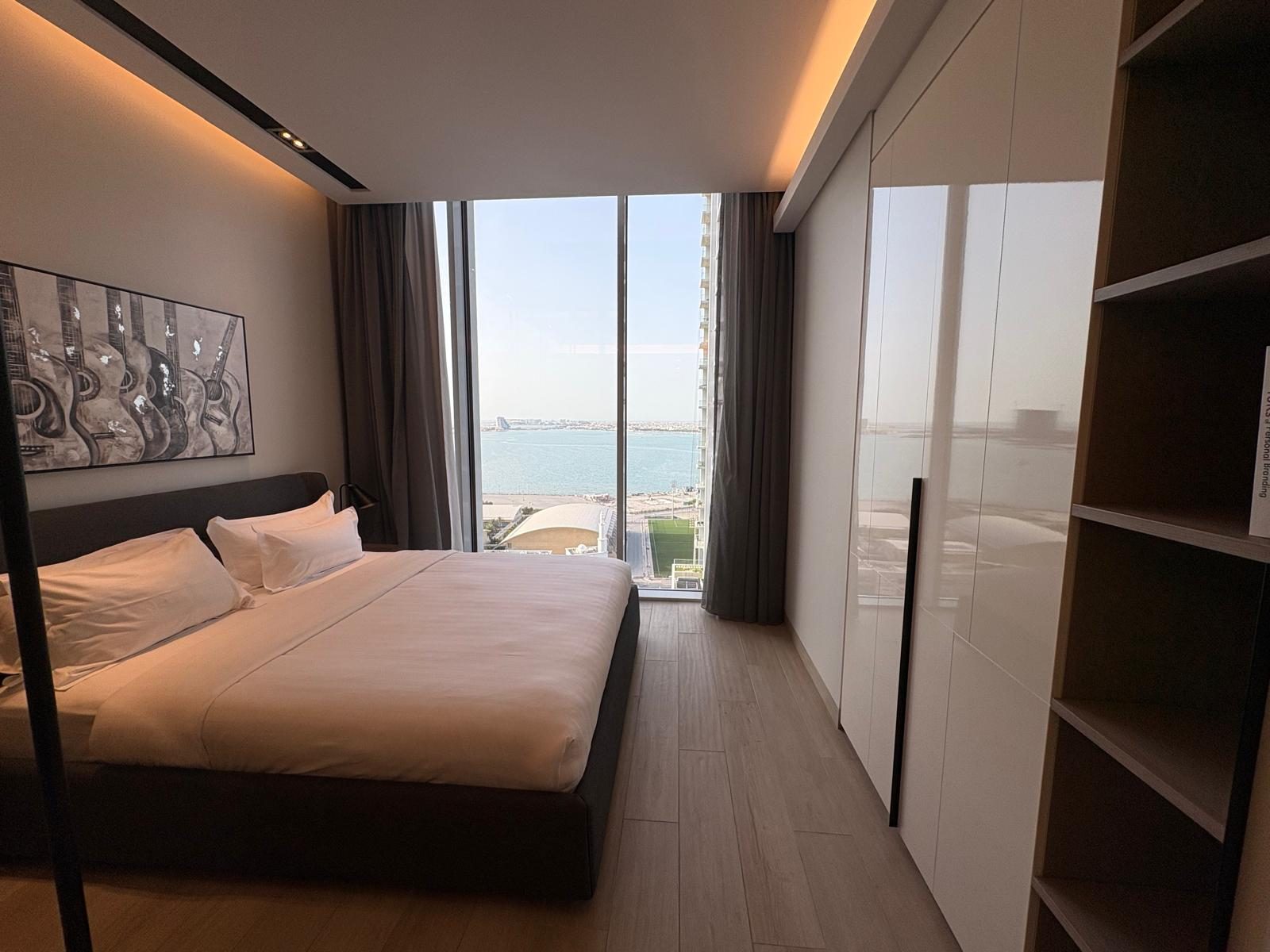 One Bedroom Apartment with Balcony and Study
