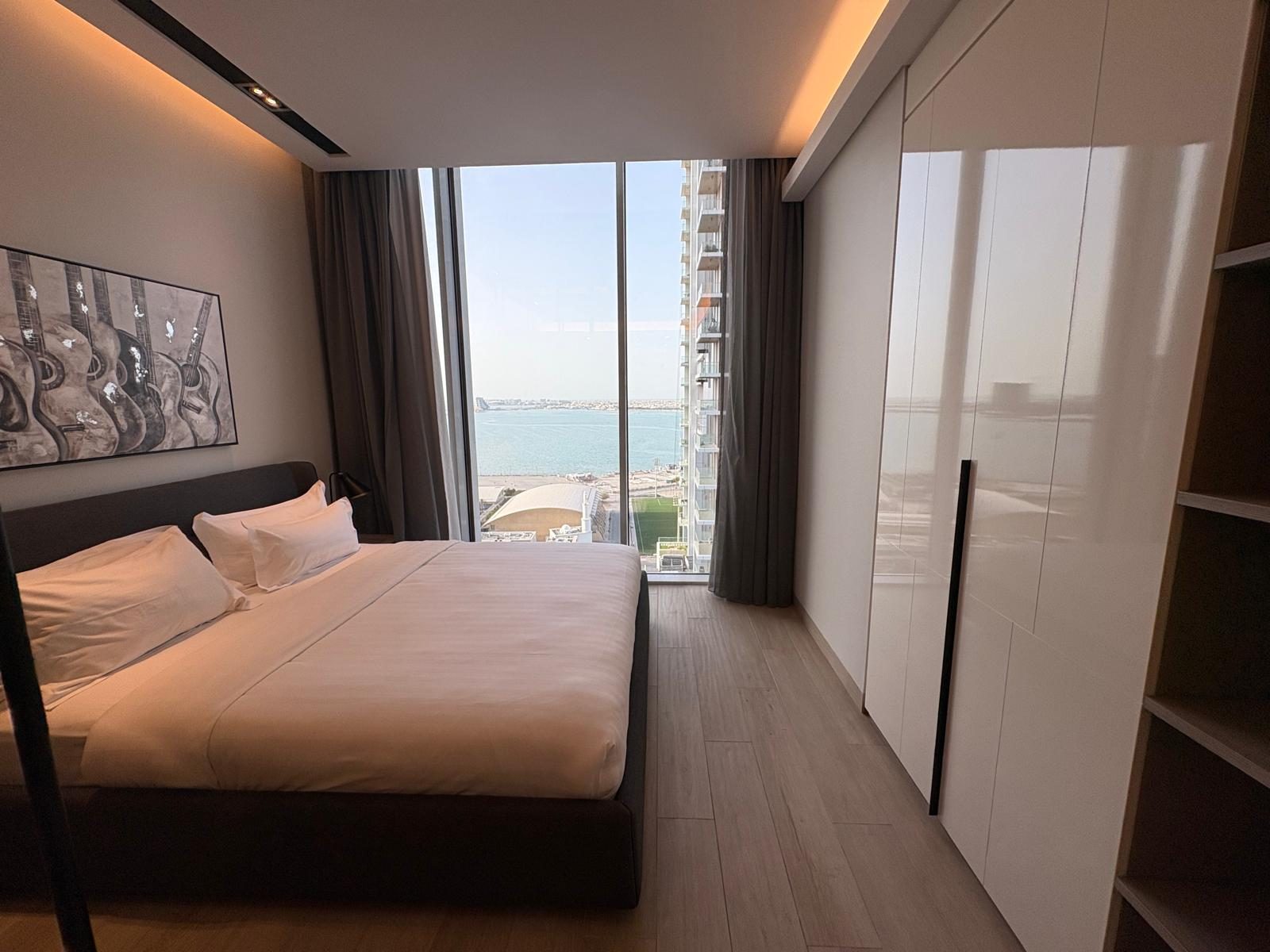 One Bedroom Apartment with Balcony and Study