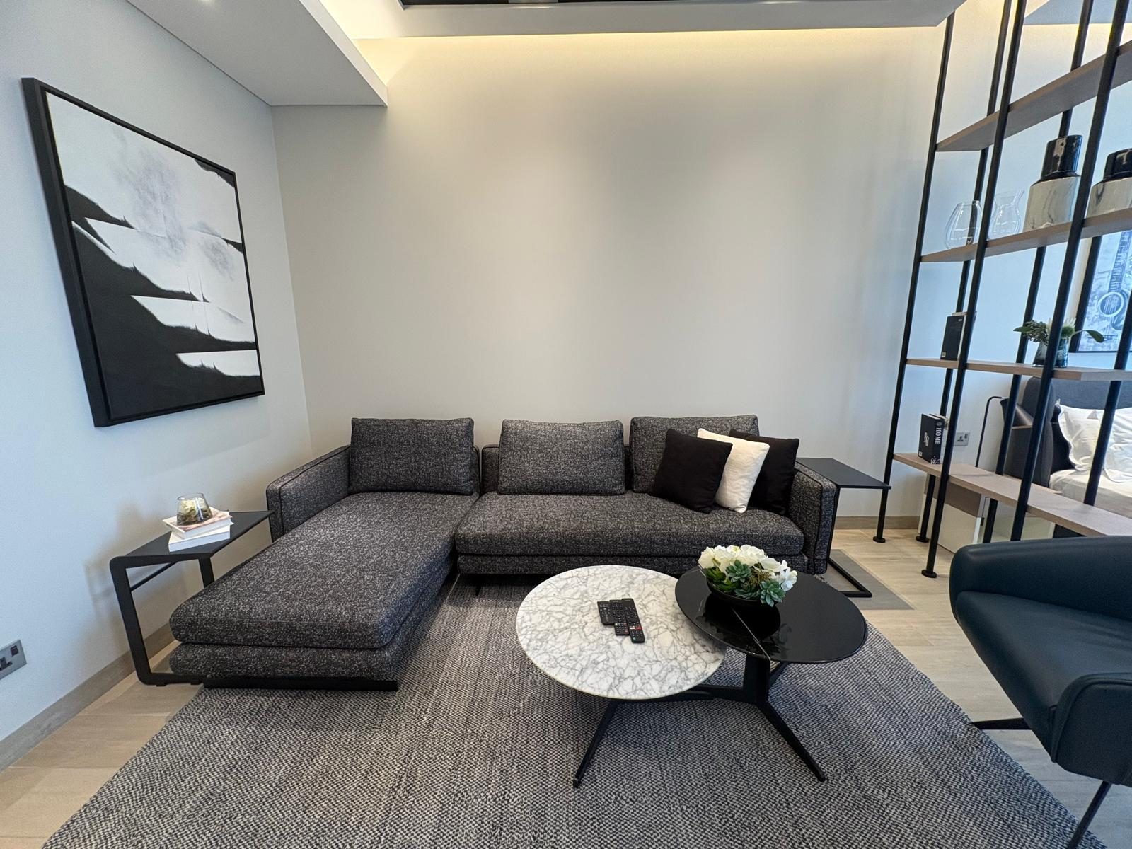 One Bedroom Apartment with Balcony and Study