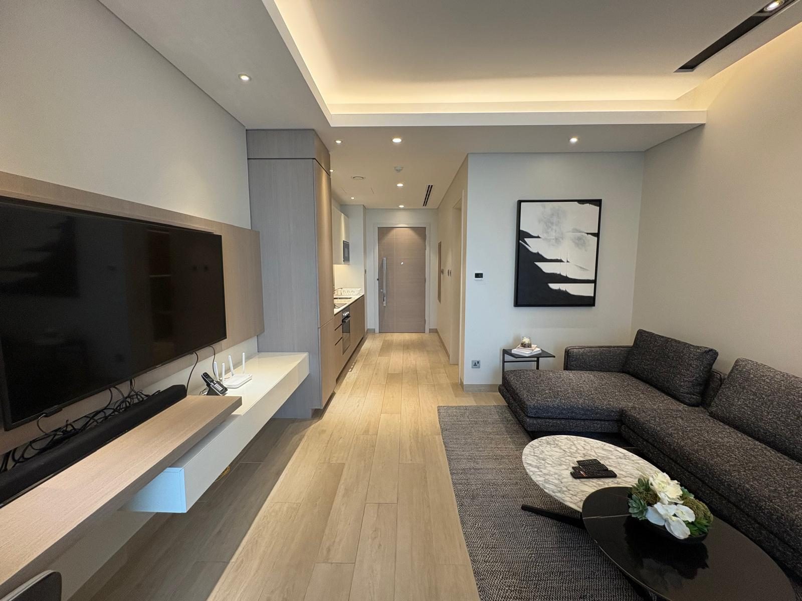 One Bedroom Apartment with Balcony and Study