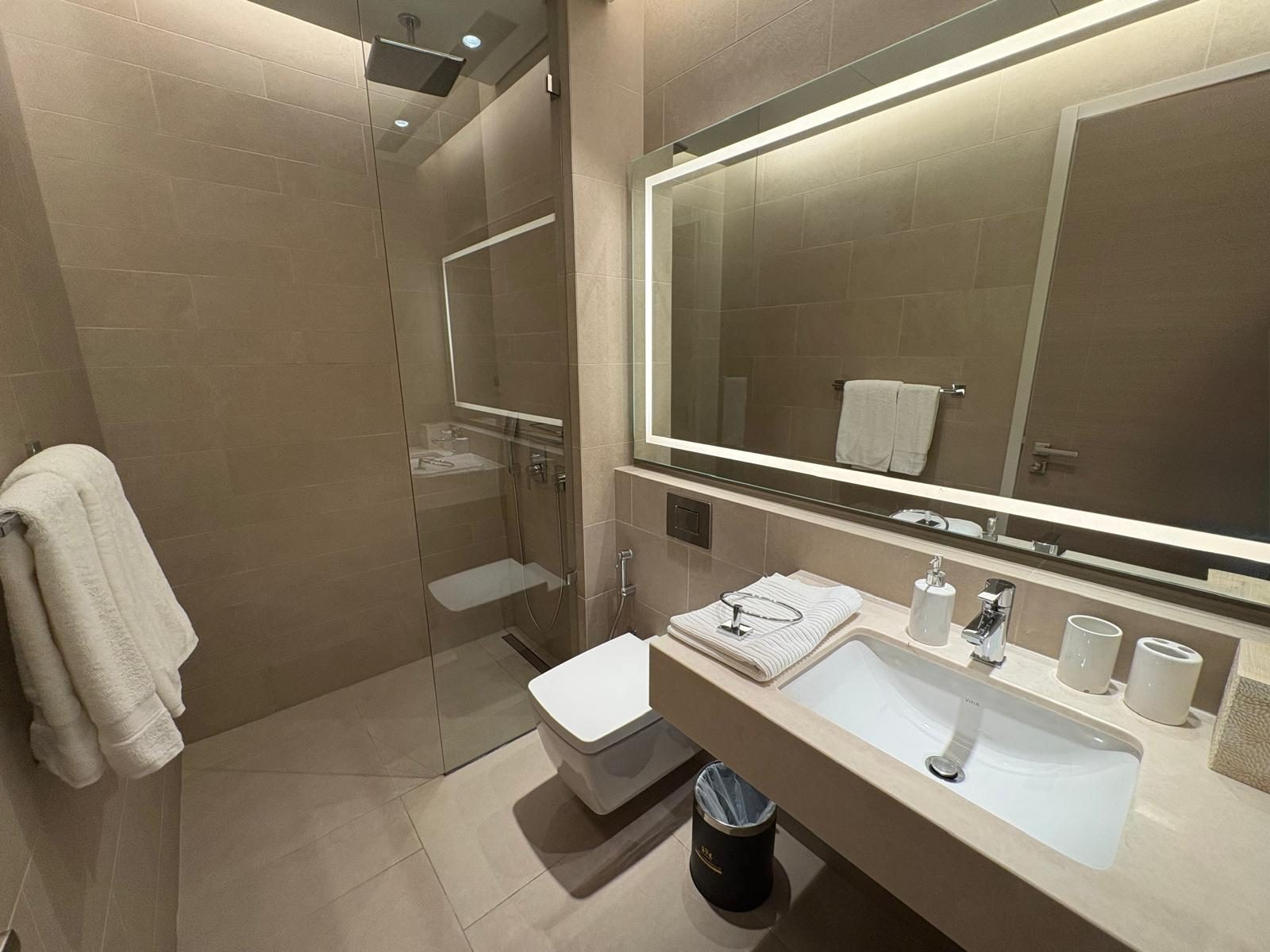 One Bedroom Apartment with Balcony and Study