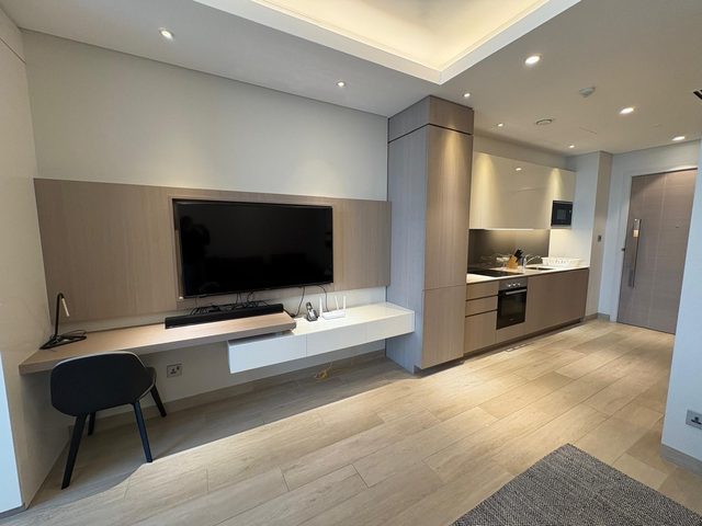 One Bedroom Apartment with Balcony and Study