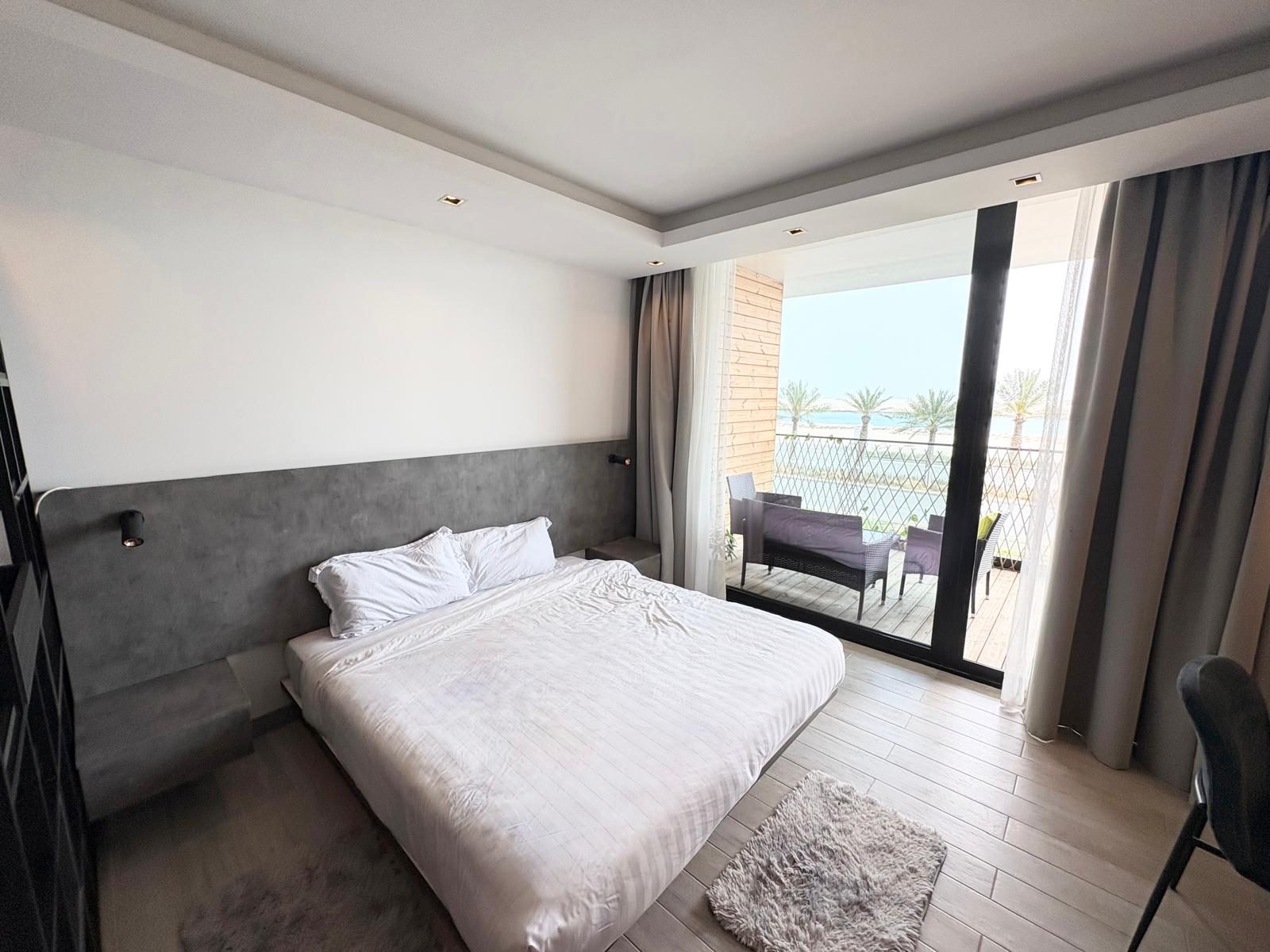 One-Bedroom Apartment with Balcony and Landmark View
