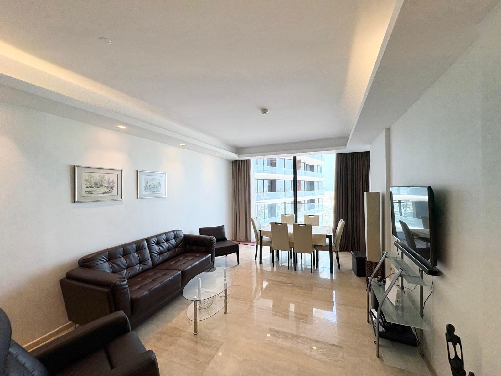 1 Bedroom Apartment with Landmark Views