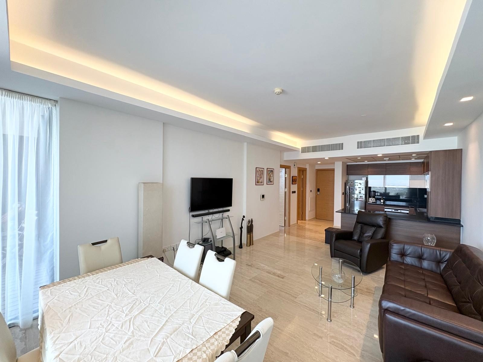 1 Bedroom Apartment with Landmark Views