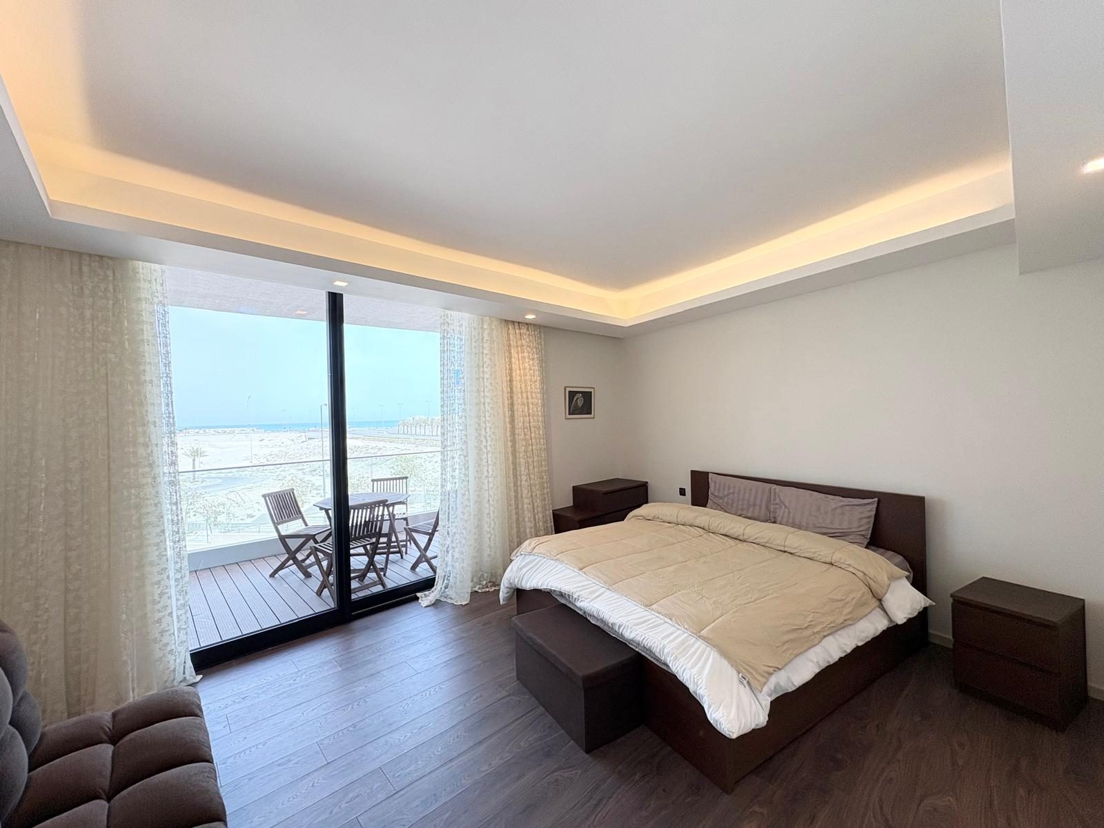 1 Bedroom Apartment with Landmark Views