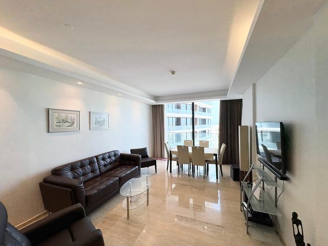1 Bedroom Apartment with Landmark Views