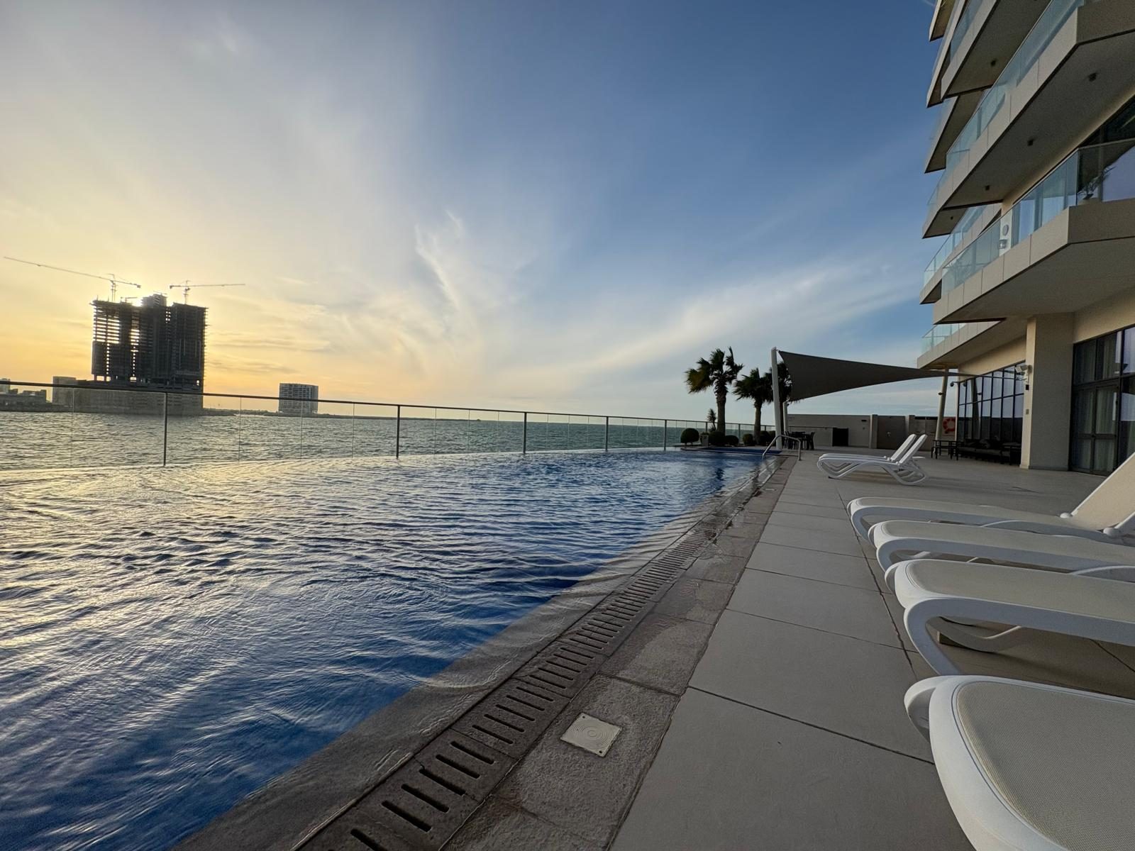 One Bedroom Apartment with Landmark Views
