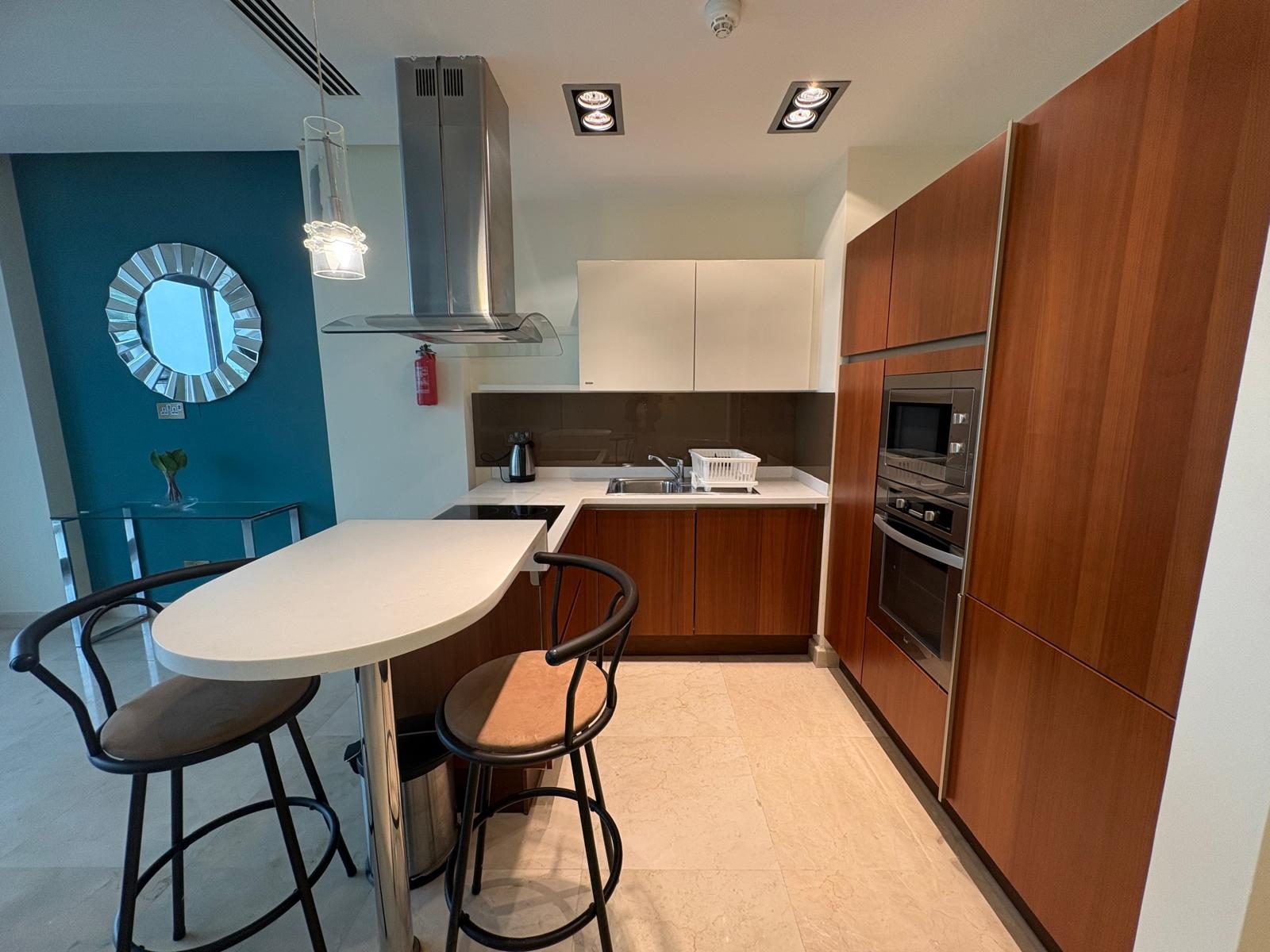 One Bedroom Apartment with Landmark Views