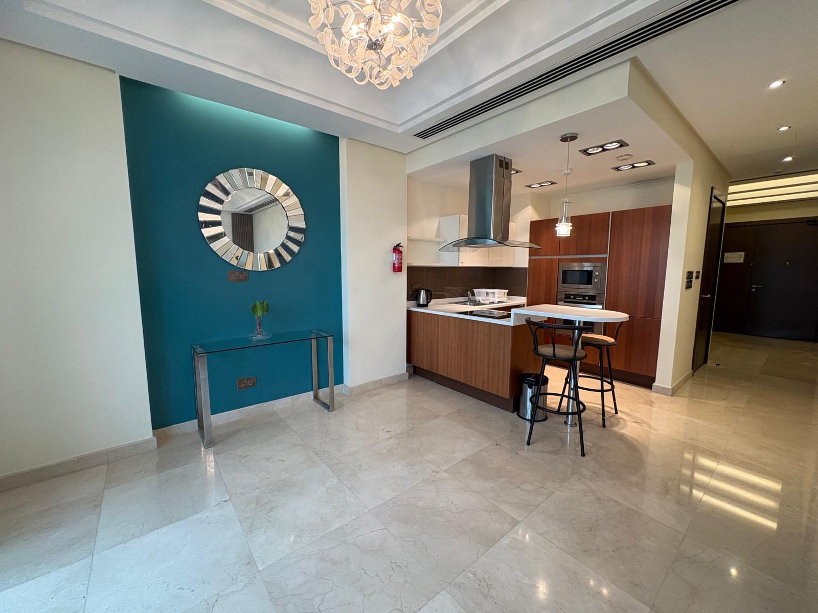 One Bedroom Apartment with Landmark Views