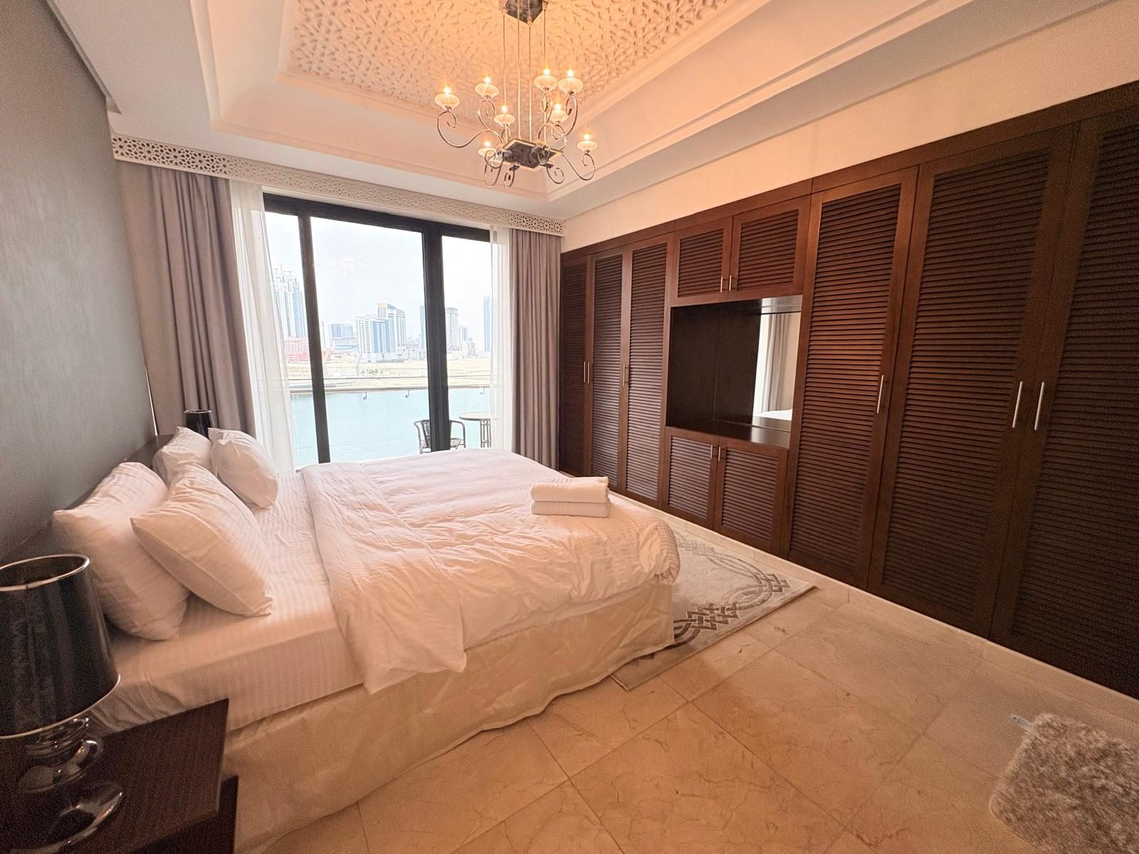 One-Bedroom Apartment with Two Bathrooms