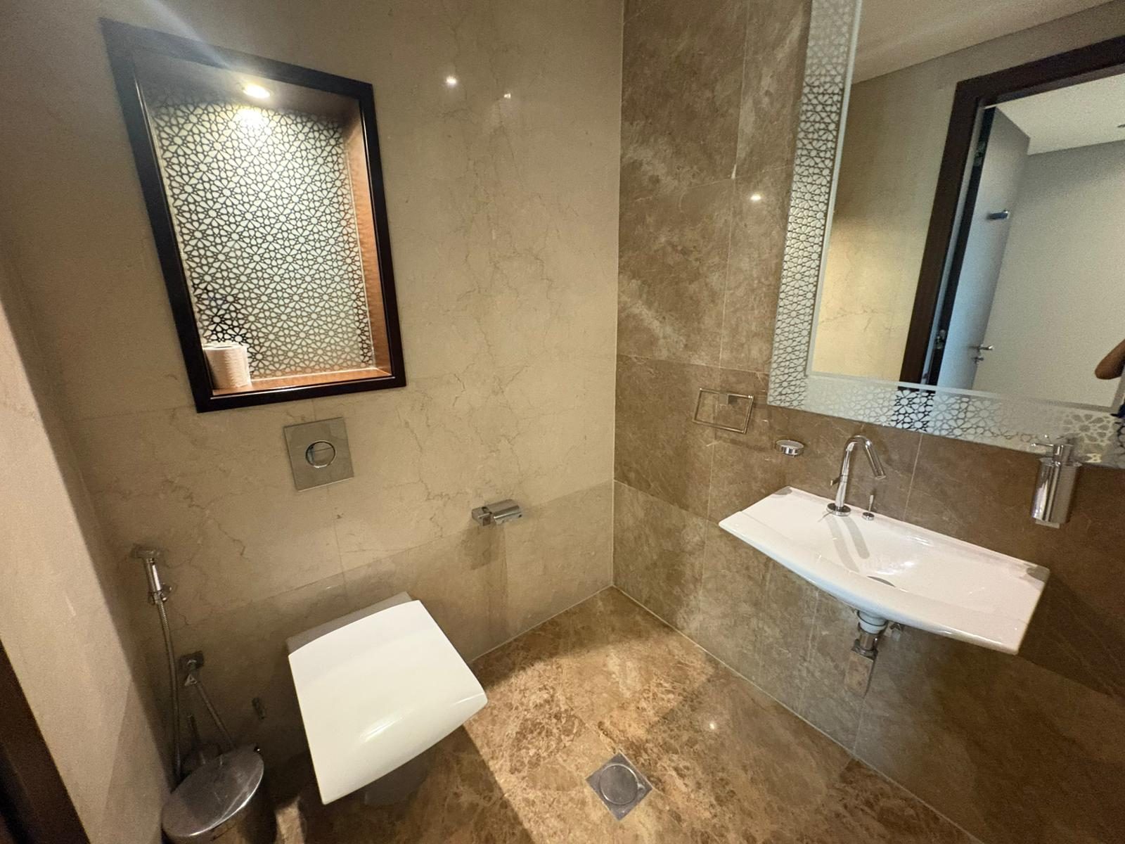 One-Bedroom Apartment with Two Bathrooms