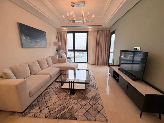 One-Bedroom Apartment with Two Bathrooms