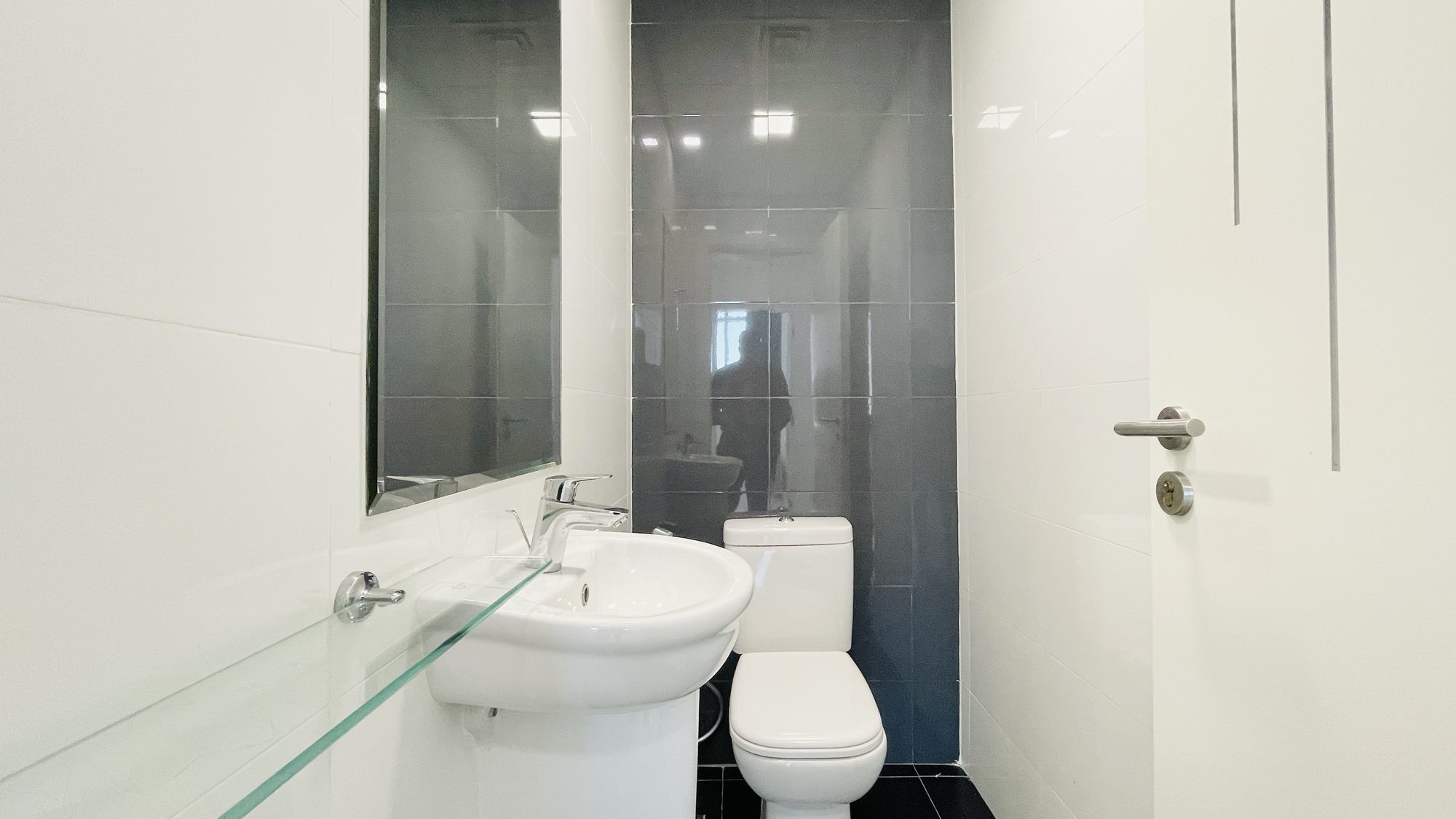 One-Bedroom Apartment with Dual Bathrooms