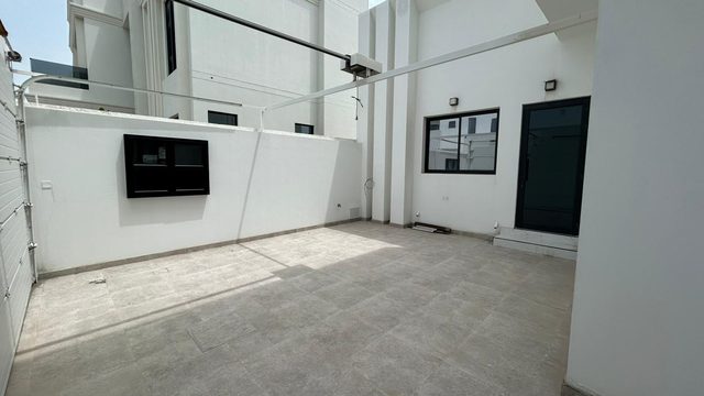 Four Bedroom Villa with Five Bathrooms