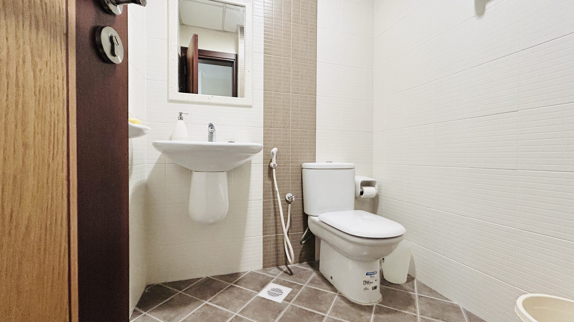 Two-Bedroom Apartment with Pool and Gym Access