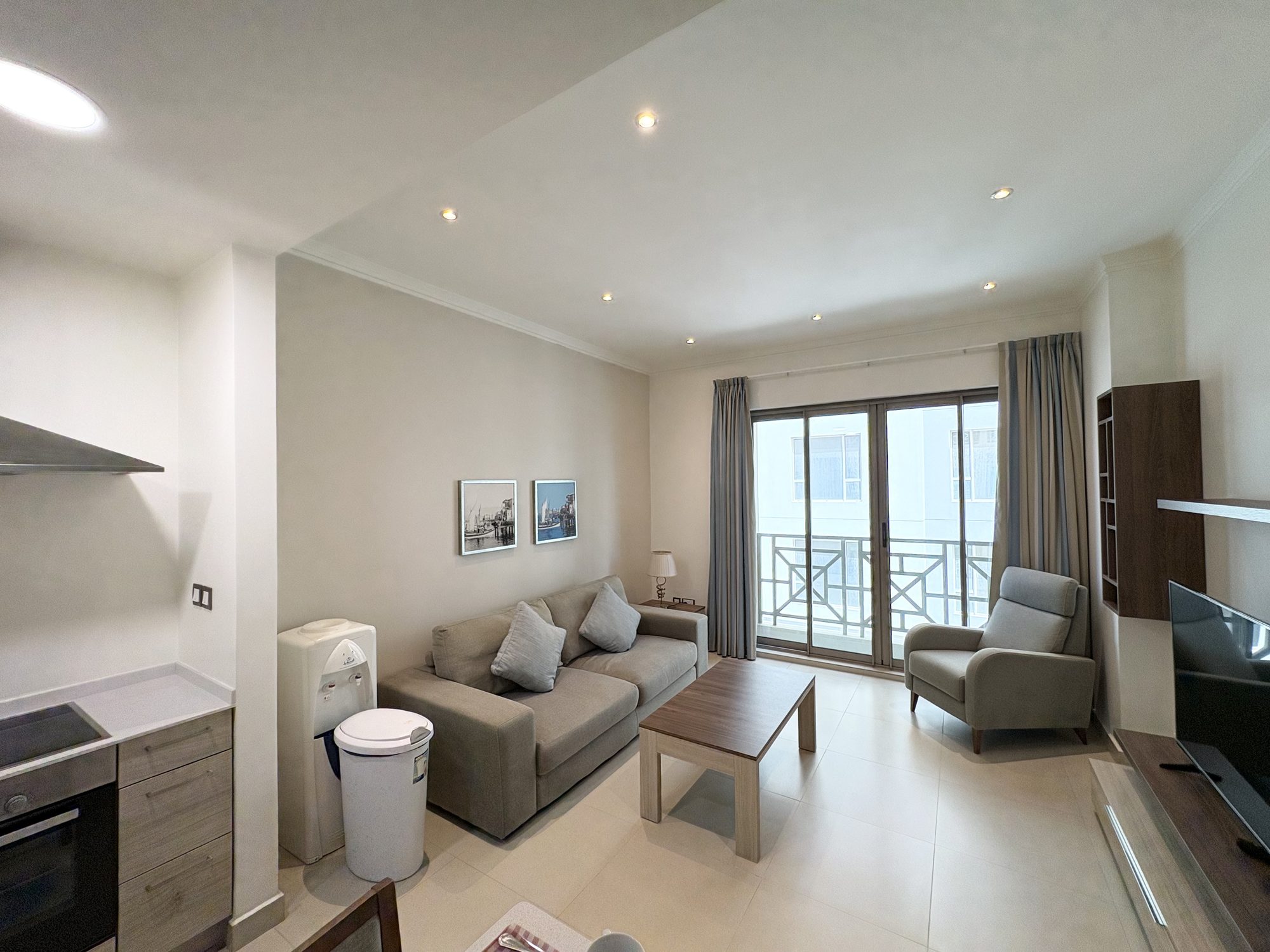 1 Bedroom Apartment with Gym and Pool Access