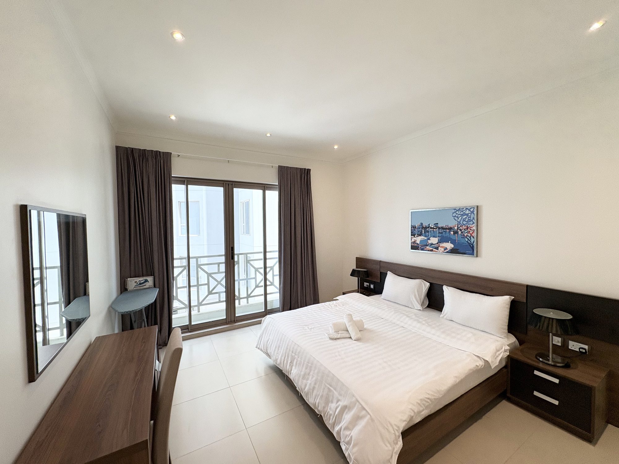 1 Bedroom Apartment with Gym and Pool Access