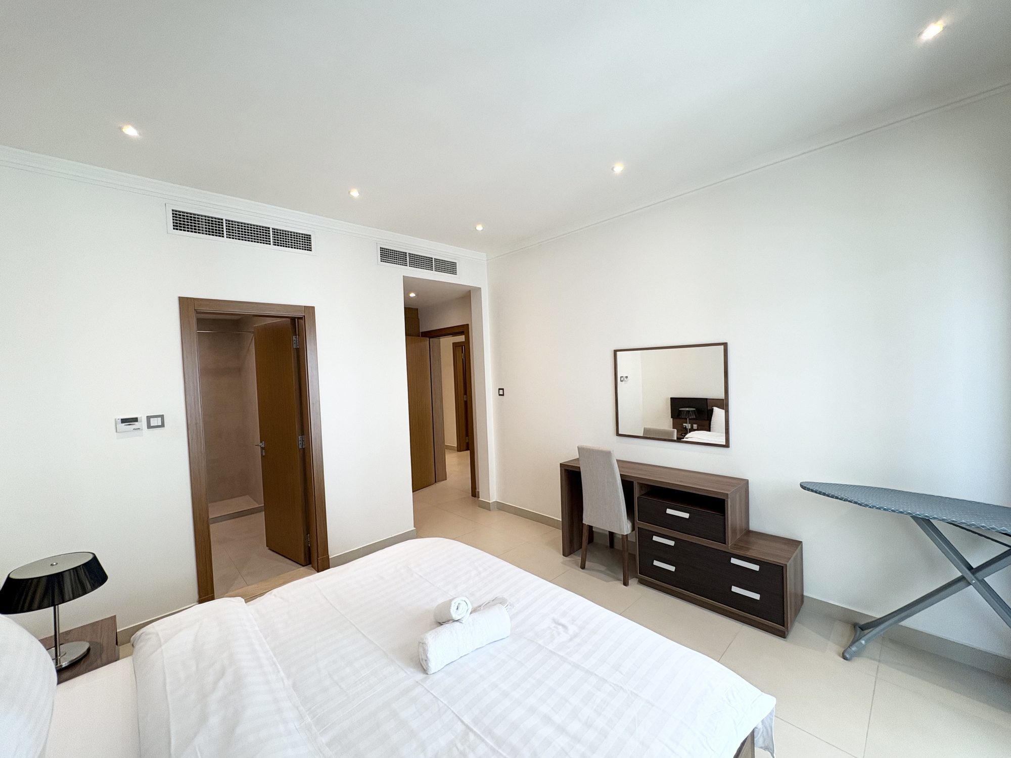 1 Bedroom Apartment with Gym and Pool Access