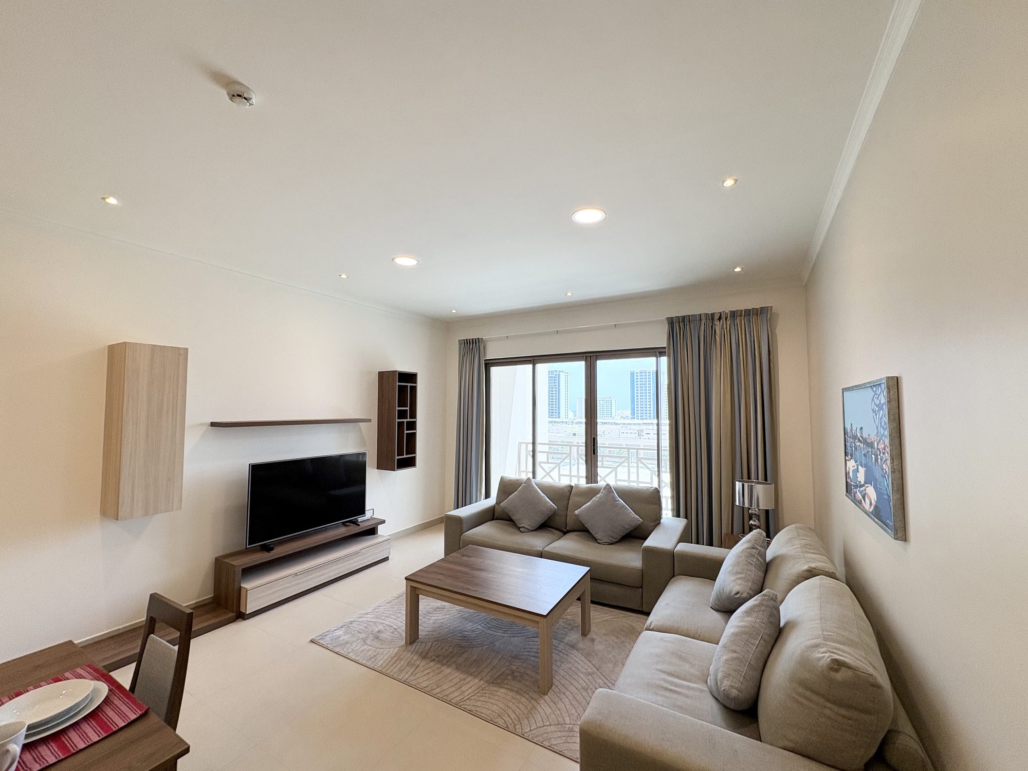 2 Bedroom Apartment with Pool and Gym Access