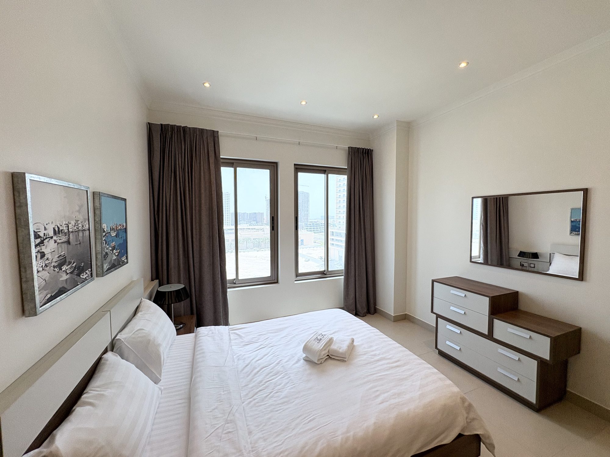 2 Bedroom Apartment with Pool and Gym Access