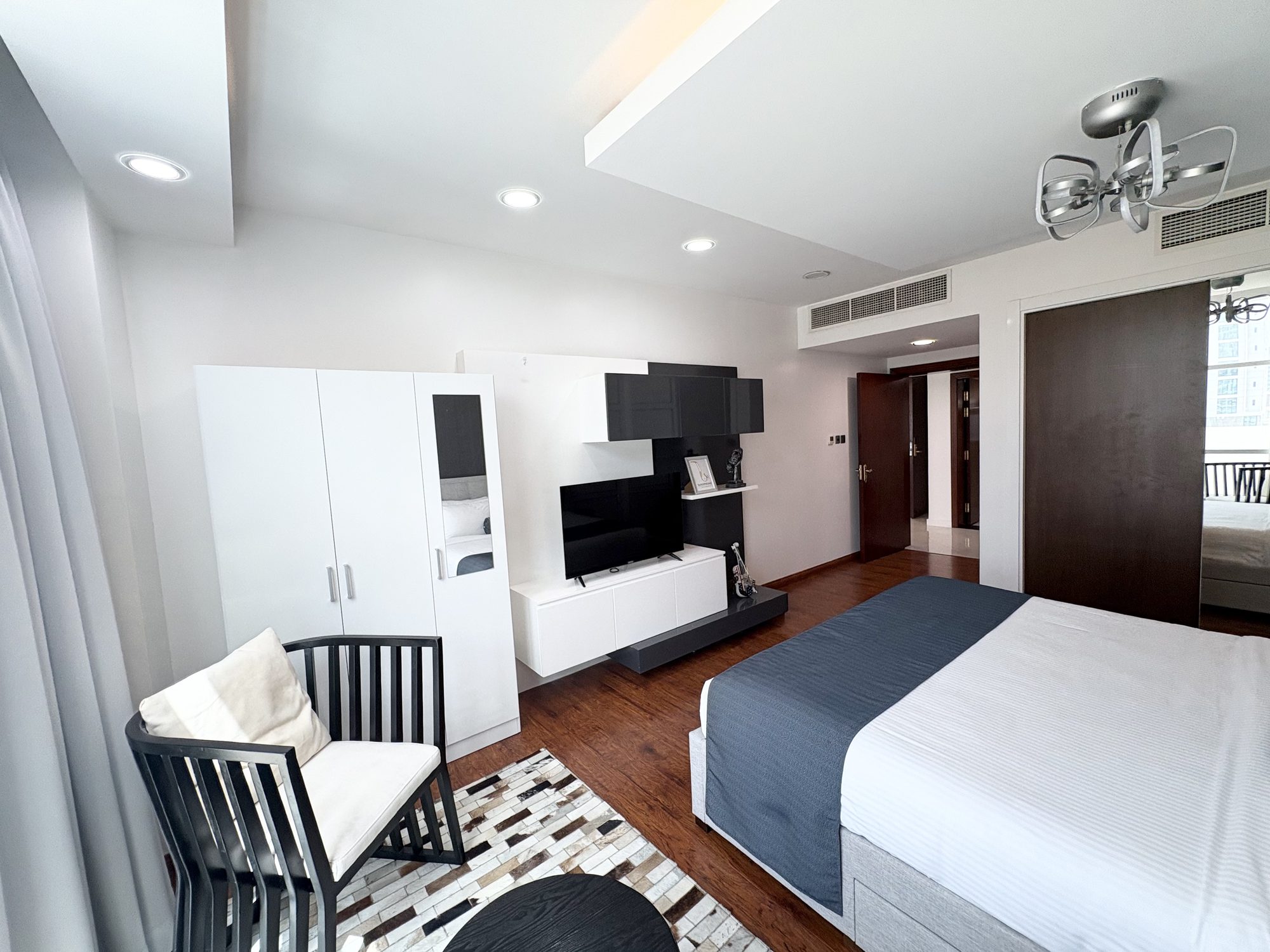 1 Bedroom Apartment with Dual Bathrooms