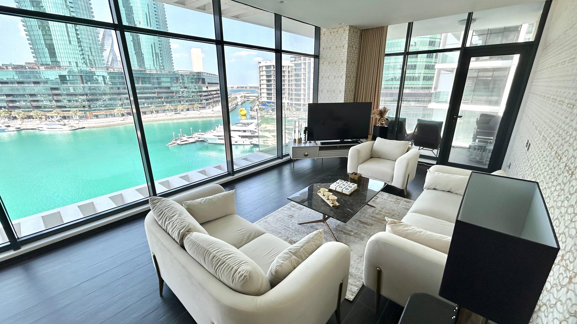 Three Bedroom Apartment with Pool and Gym
