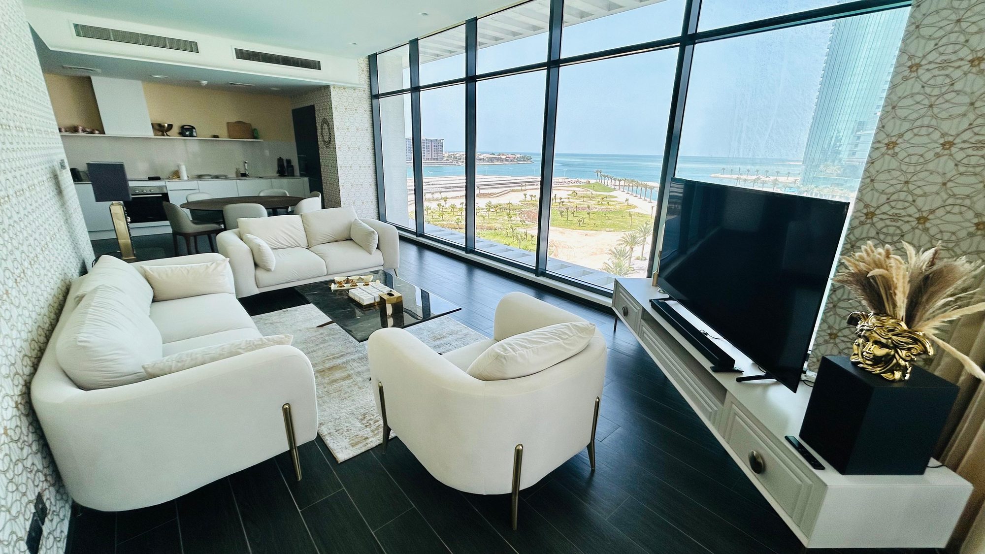 Three Bedroom Apartment with Pool and Gym