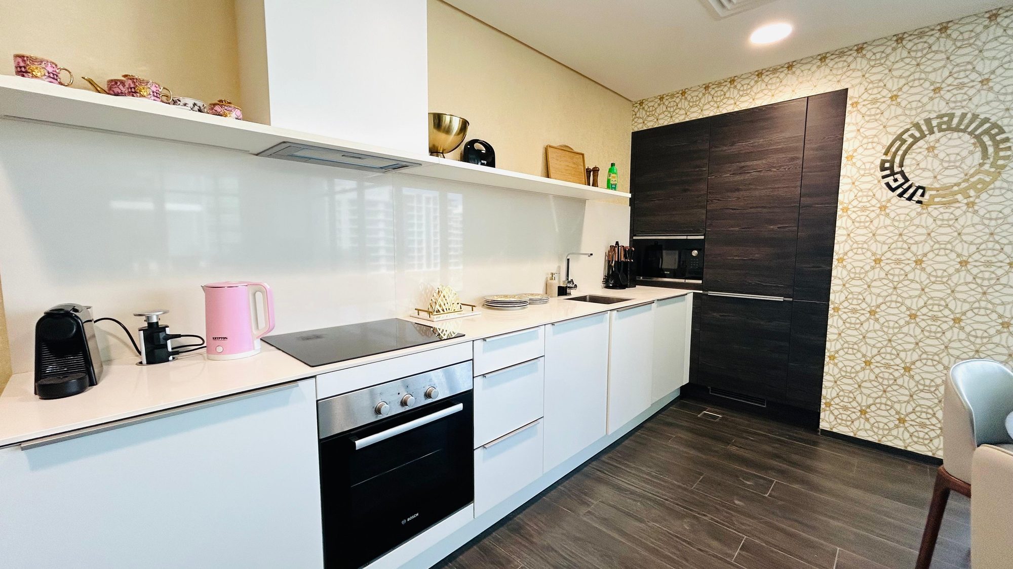 Three Bedroom Apartment with Pool and Gym