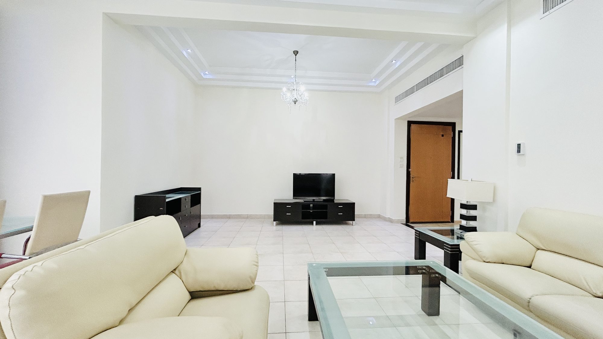 Three-Bedroom Apartment with Pool and Gym