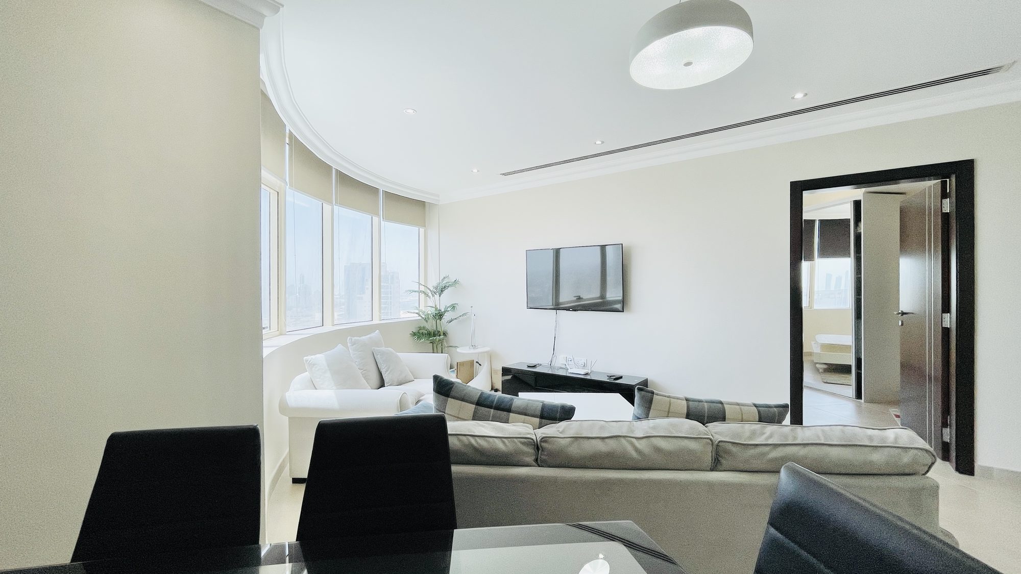 Three-Bedroom Apartment with Shared Pool and Gym