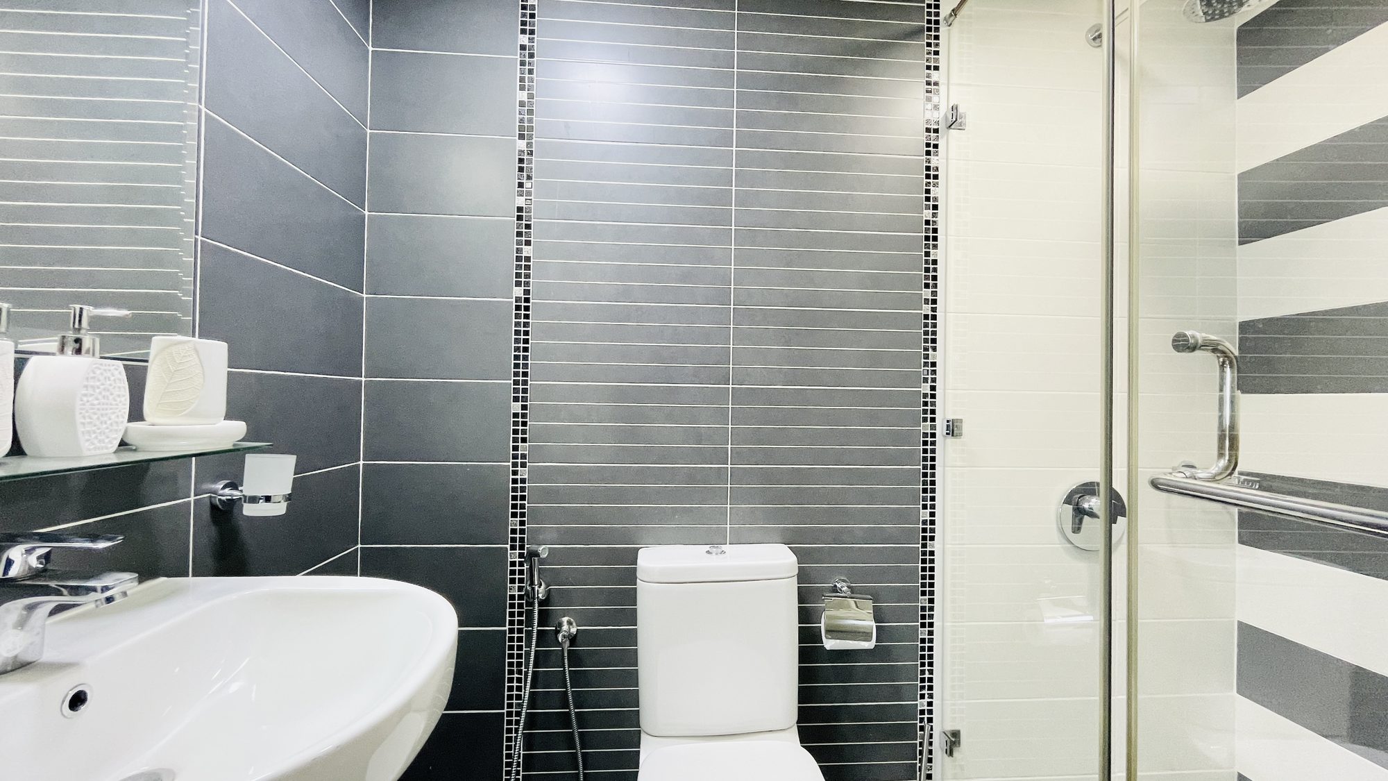 Three-Bedroom Apartment with Shared Pool and Gym