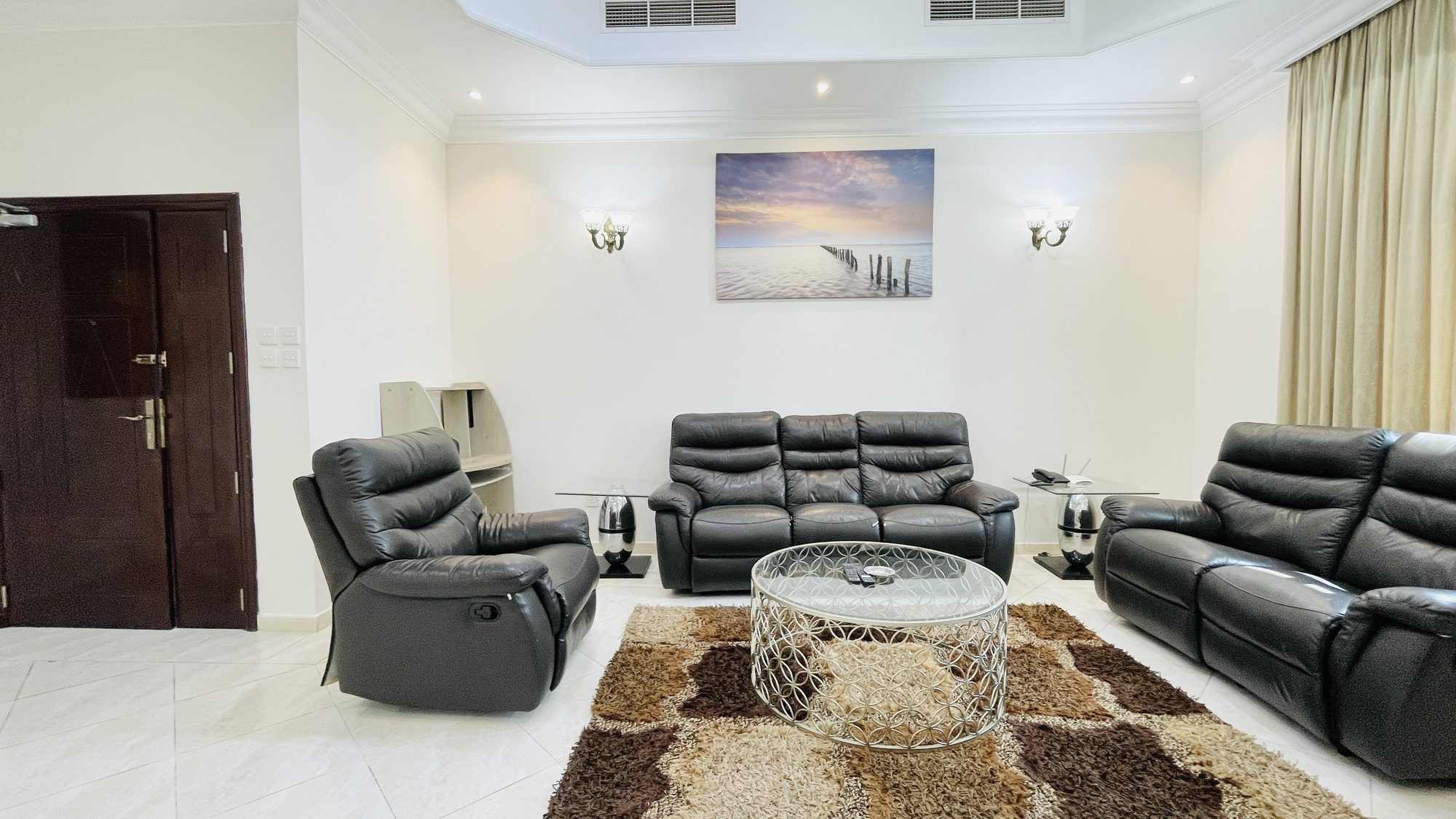 Two-Bedroom Apartment with Pool and Gym