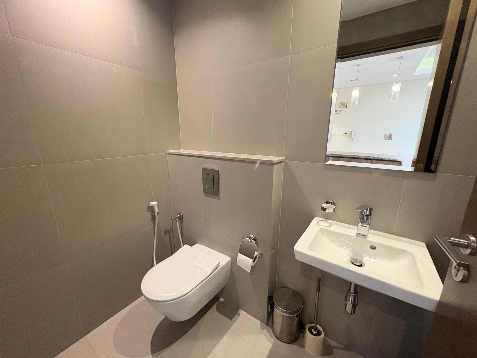 One Bedroom Apartment with Balcony and Pool