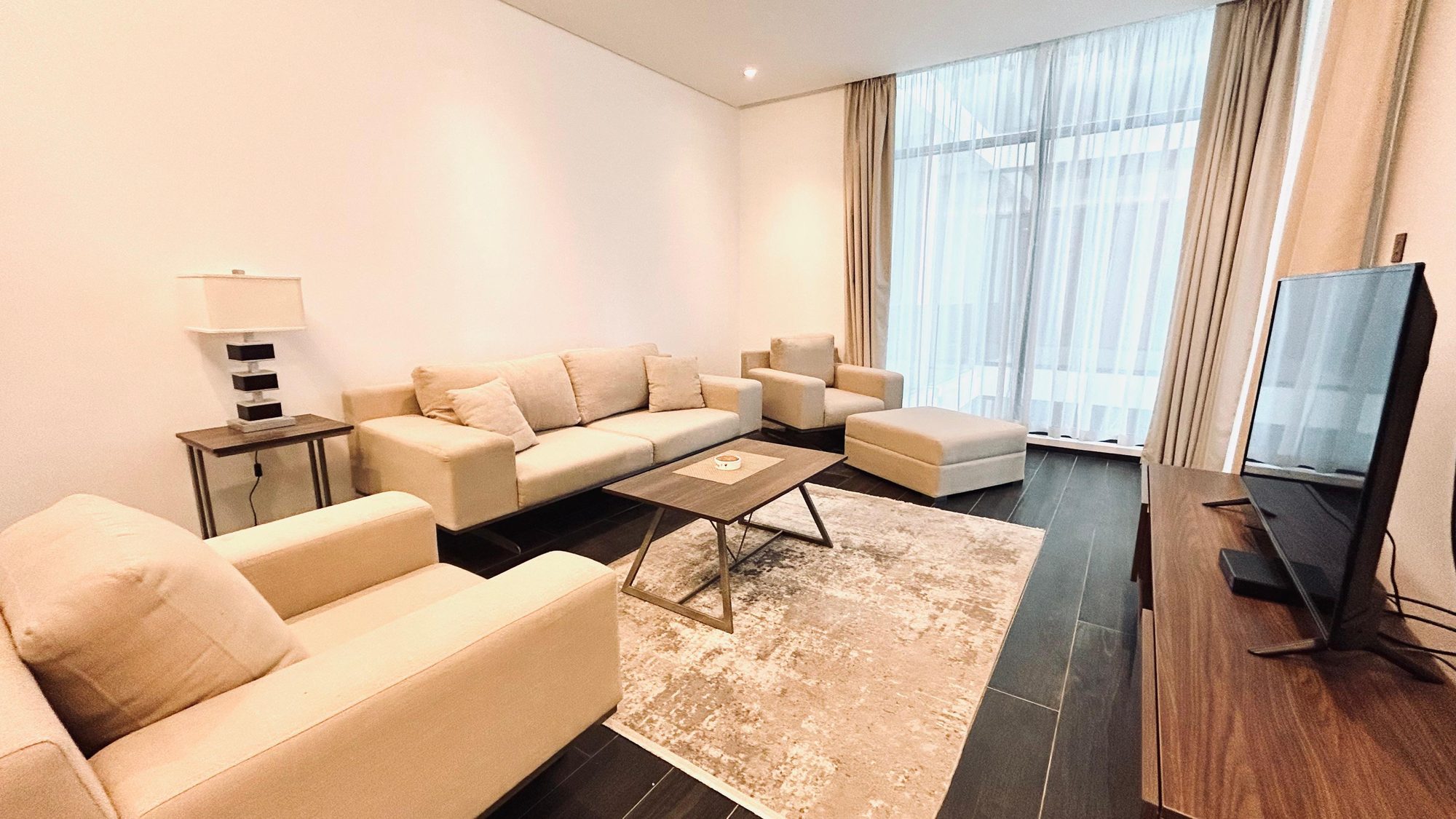 One Bedroom Apartment with Pool and Gym Access