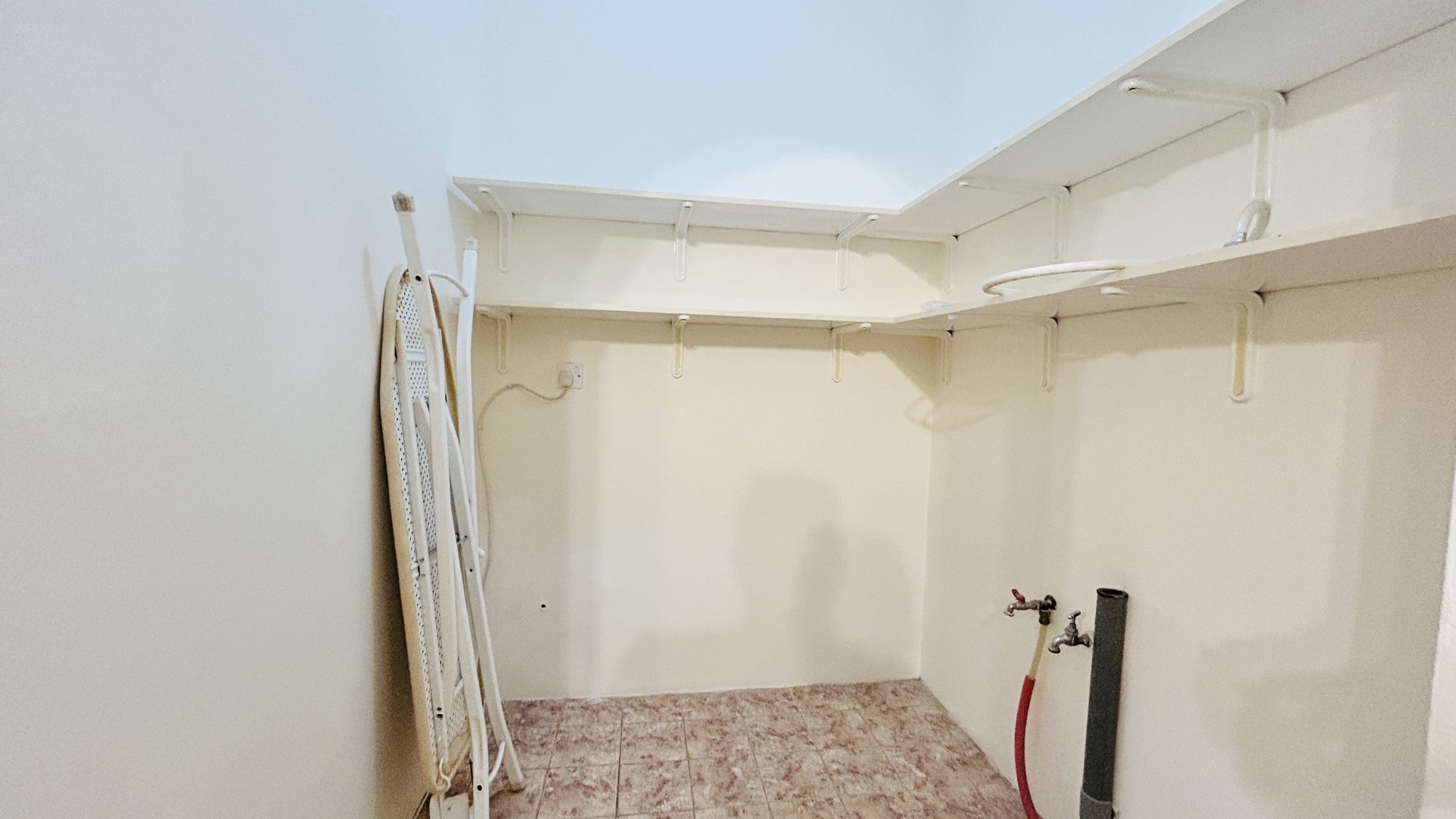 Three-Bedroom Apartment with Pool and Gym Access