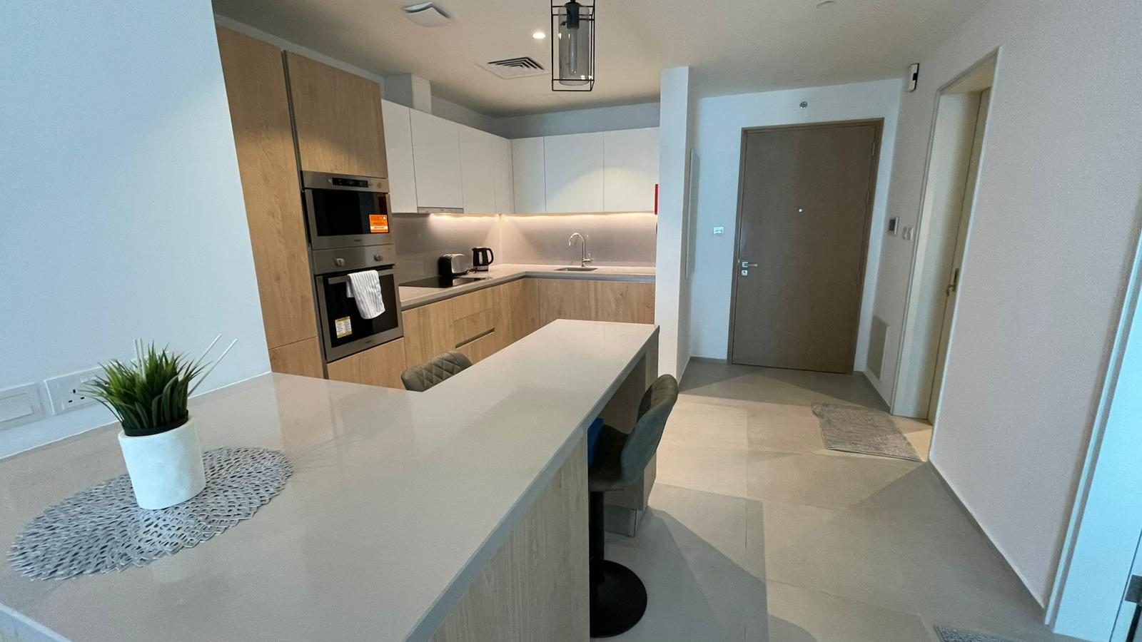1-Bedroom Apartment with Two Bathrooms