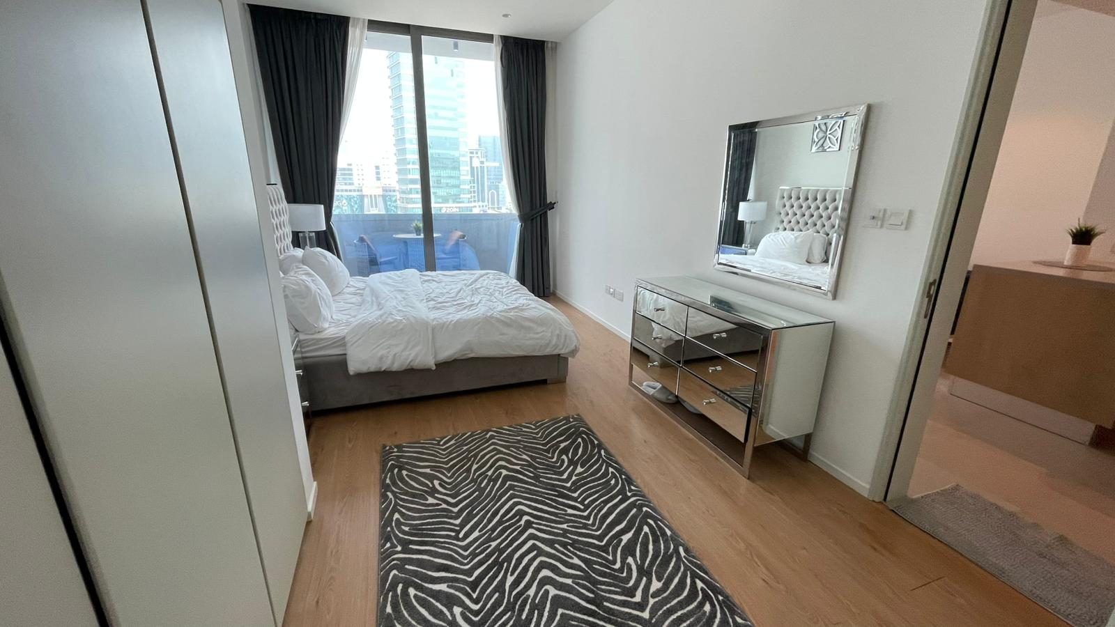 1-Bedroom Apartment with Two Bathrooms
