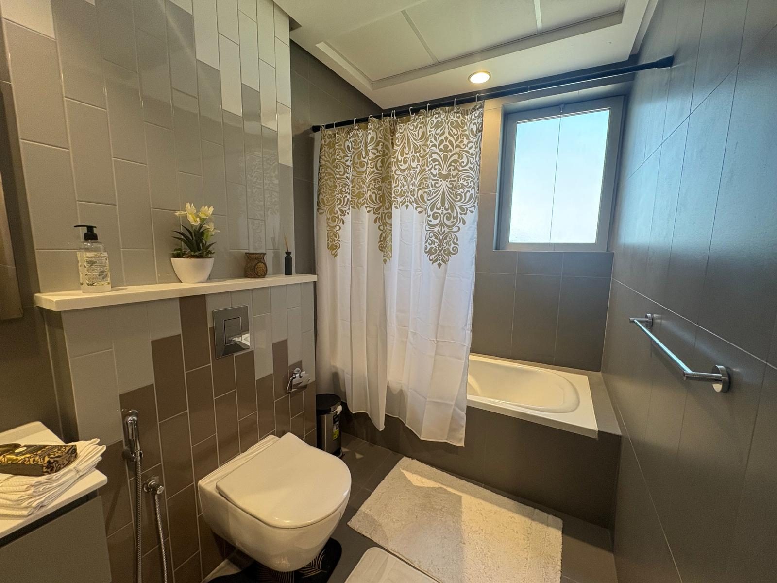 1 Bedroom Apartment with Waterfront Views