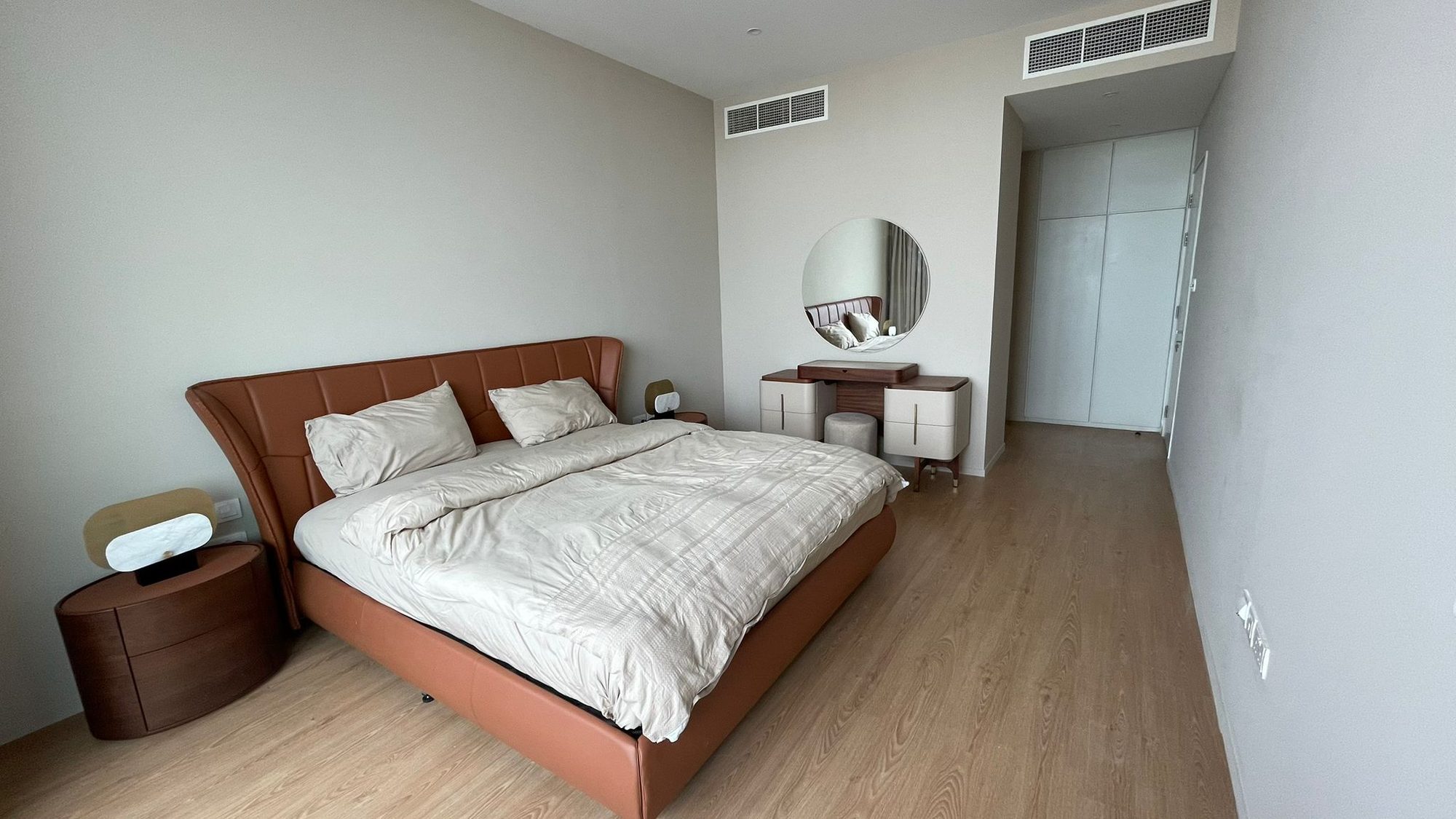 One Bedroom Flat with Two Bathrooms