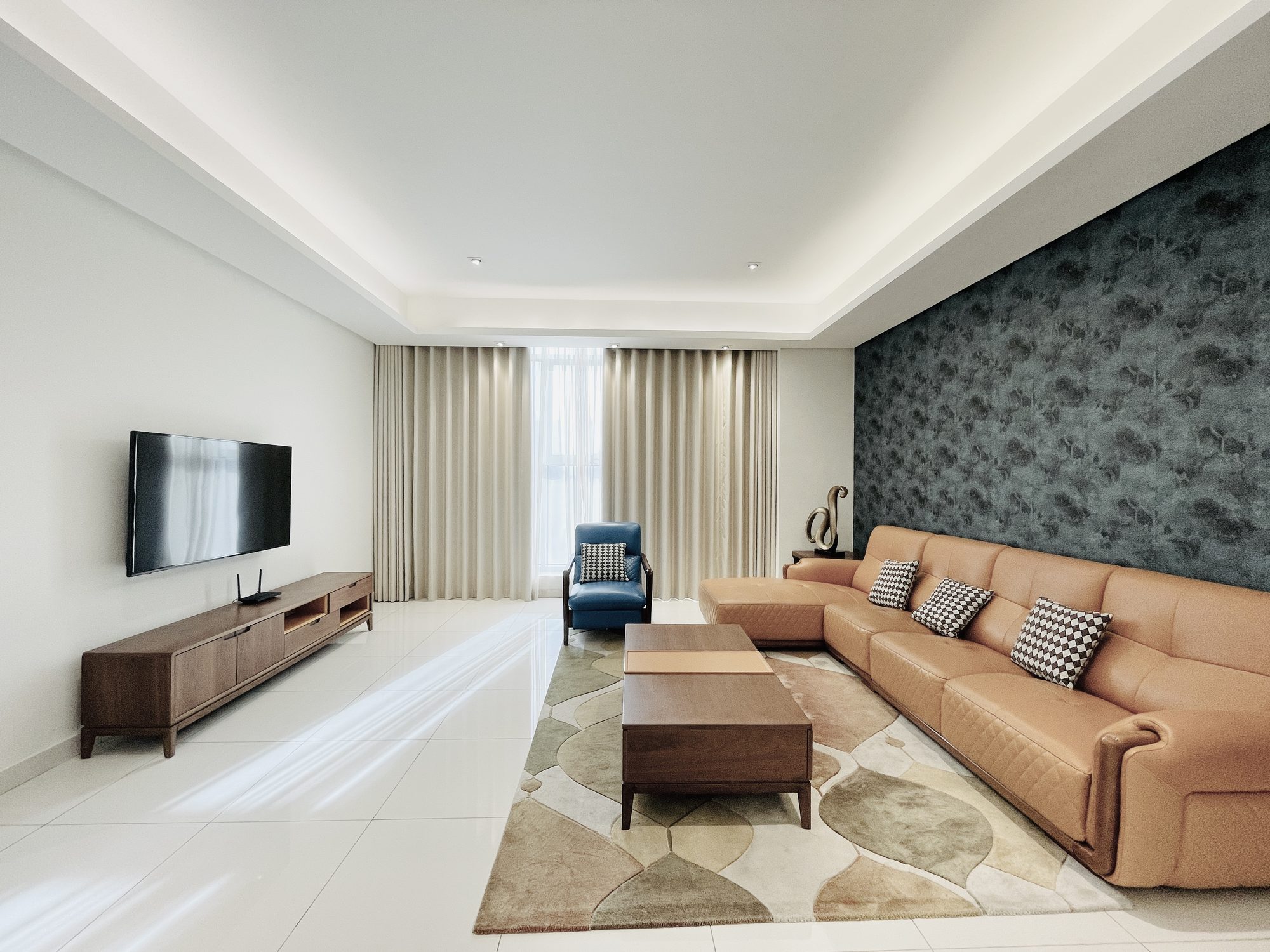 Two-Bedroom Apartment with Pool and Gym