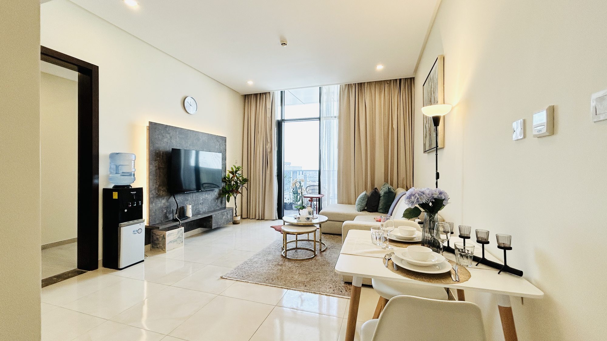 One-Bedroom Apartment with Water Views