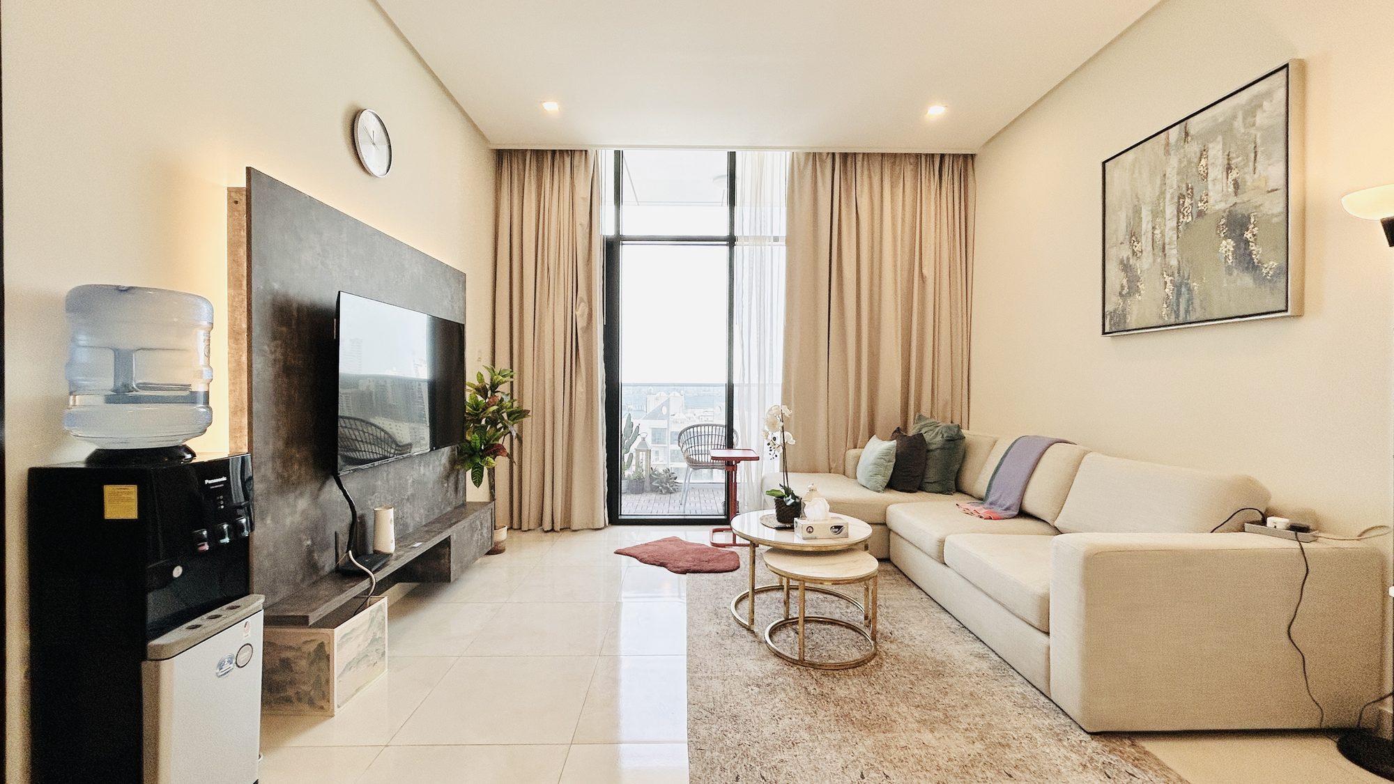 One-Bedroom Apartment with Water Views