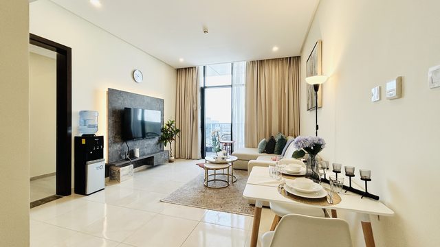 One-Bedroom Apartment with Water Views