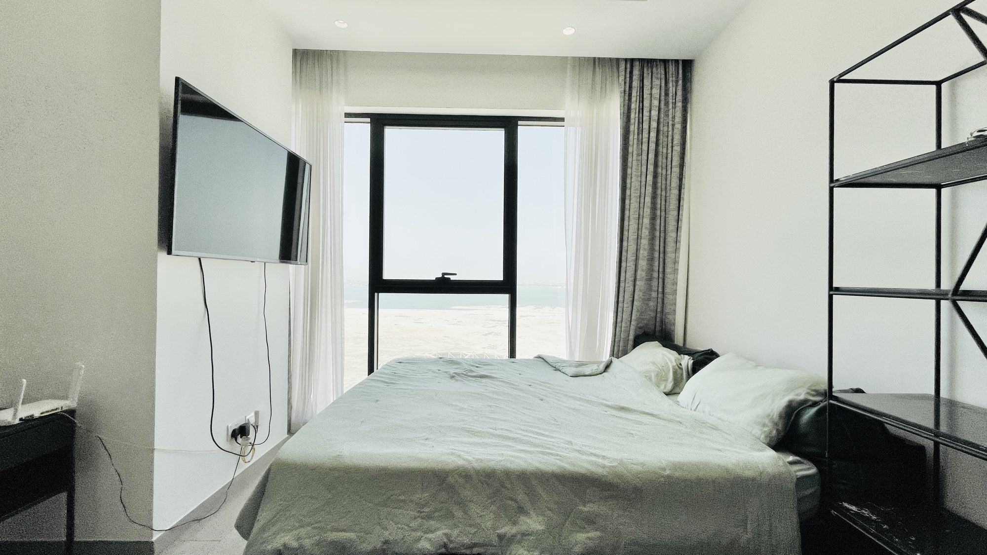 One-Bedroom Apartment with Pool and Gym Access
