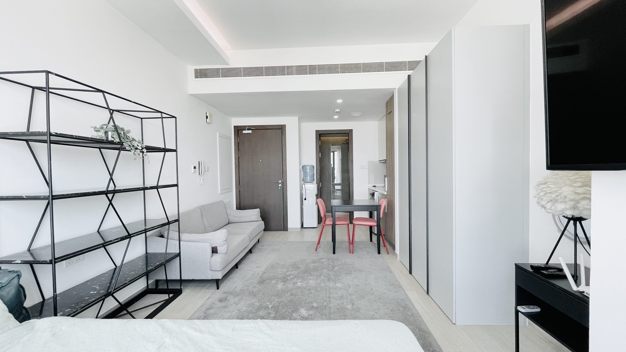 One-Bedroom Apartment with Pool and Gym Access
